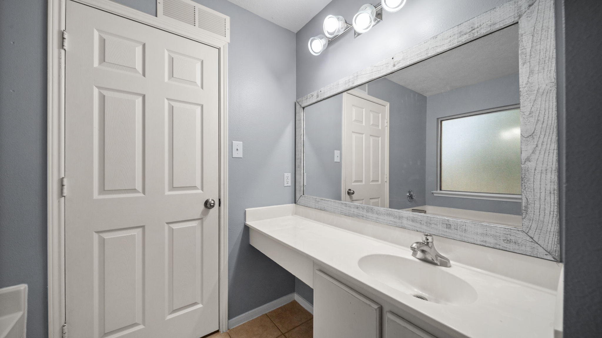 8802 Ancient Willow Drive Property Photo 16