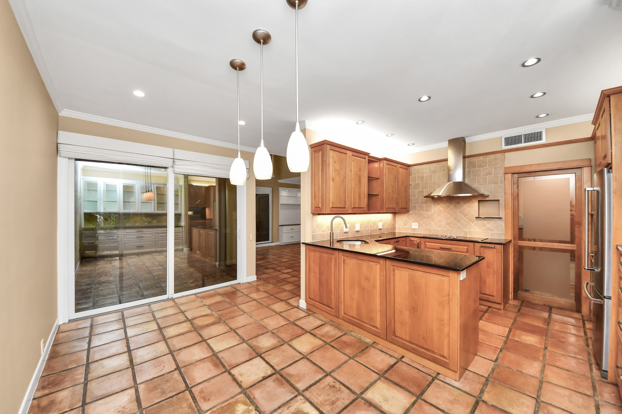 153 Litchfield Lane Property Photo 4