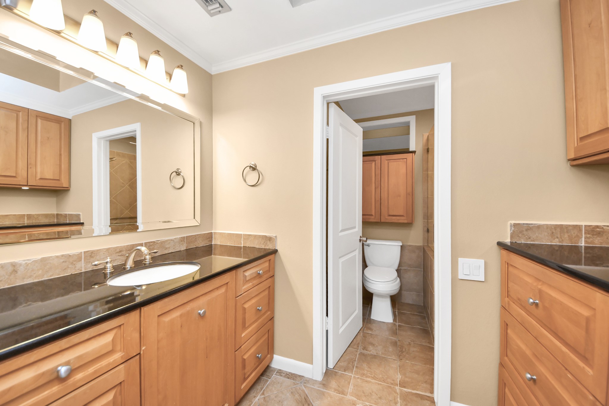 153 Litchfield Lane Property Photo 6