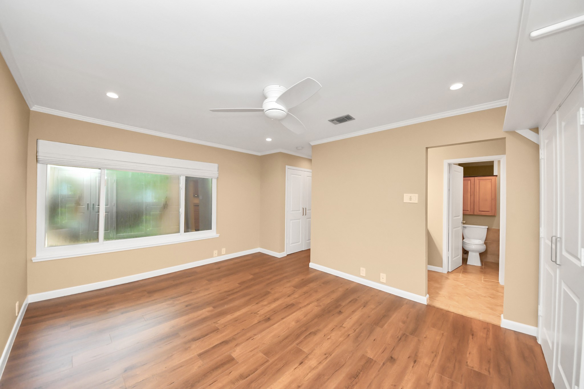 153 Litchfield Lane Property Photo 9