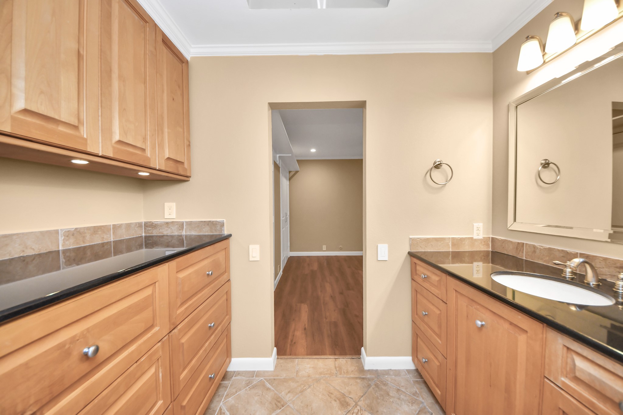 153 Litchfield Lane Property Photo 25