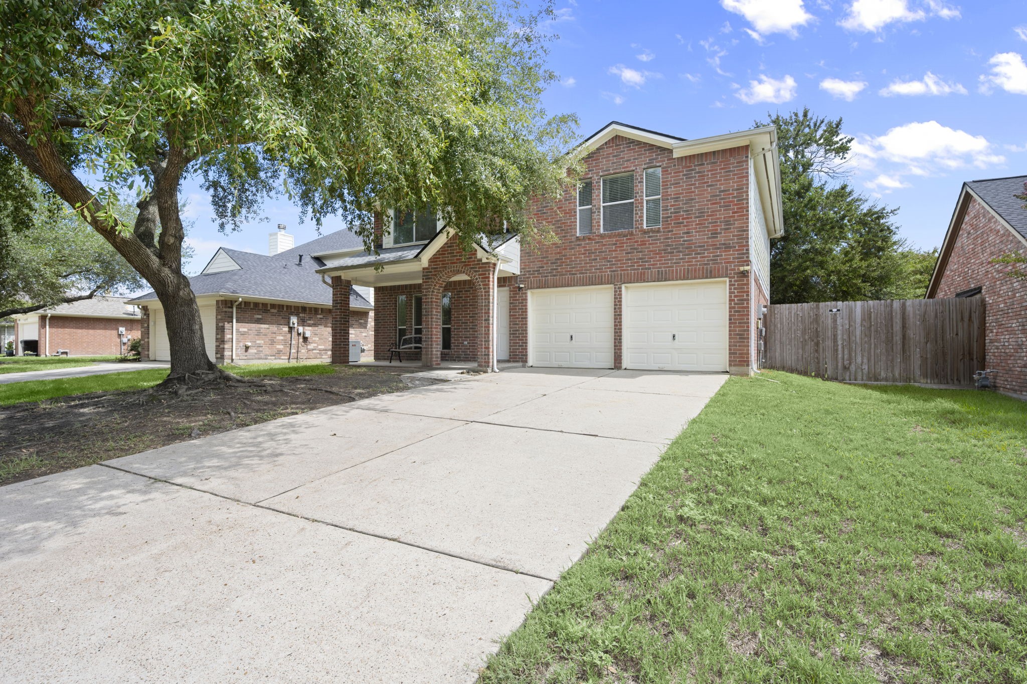 8723 Creek Willow Drive Property Photo 2