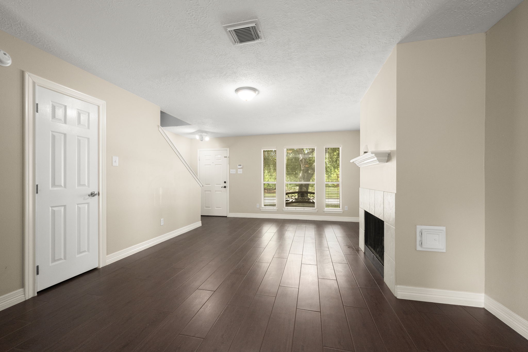 8723 Creek Willow Drive Property Photo 6