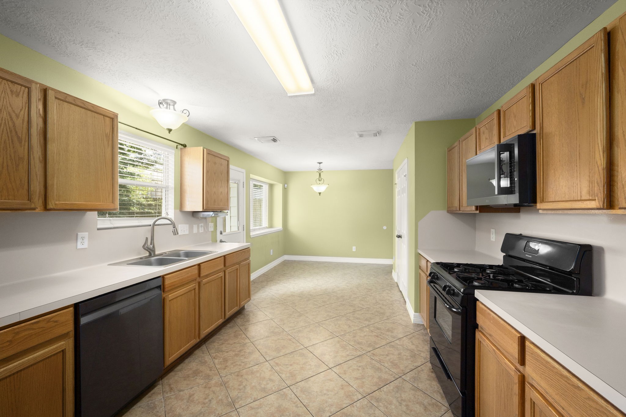 8723 Creek Willow Drive Property Photo 9