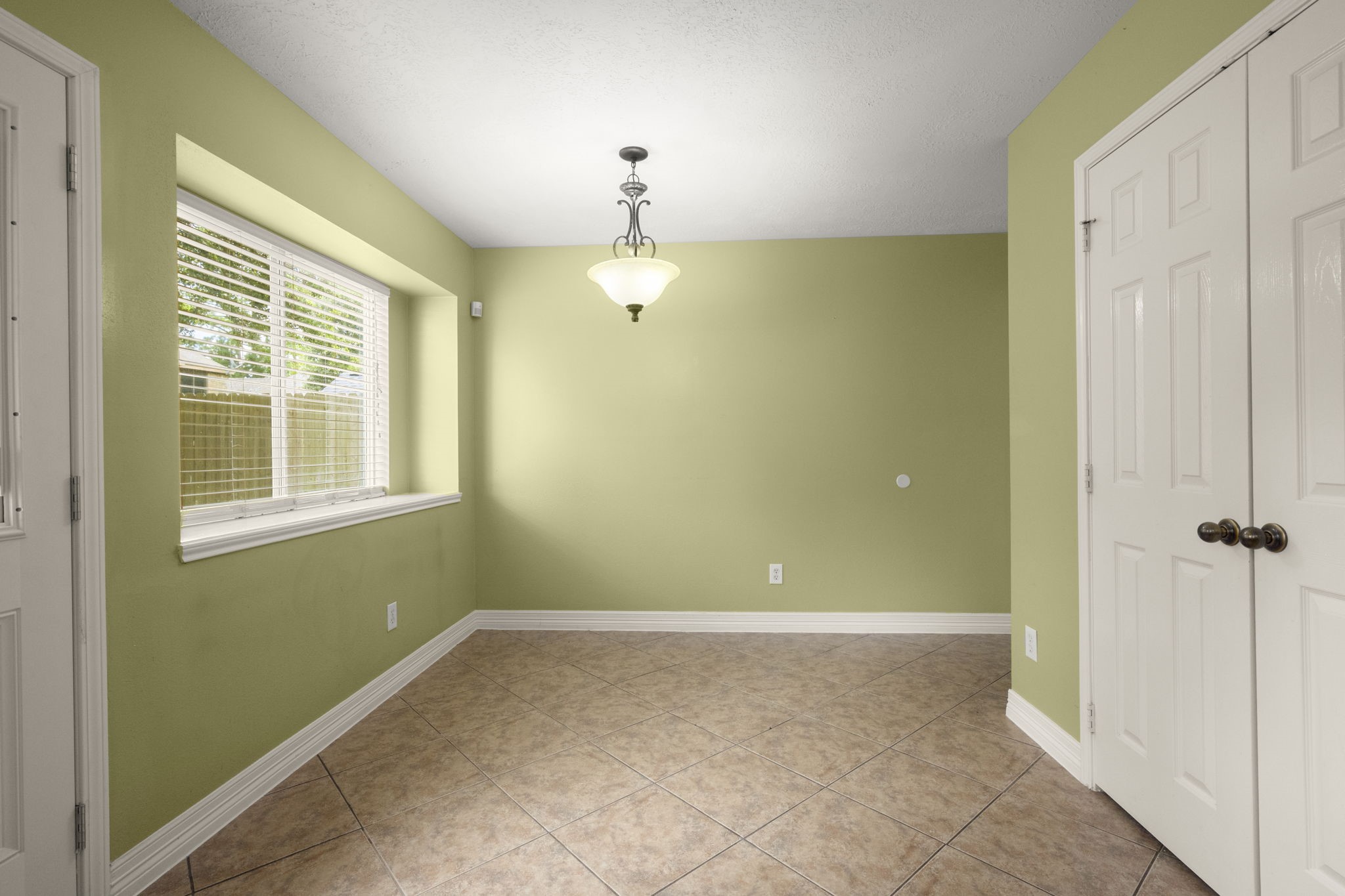 8723 Creek Willow Drive Property Photo 13