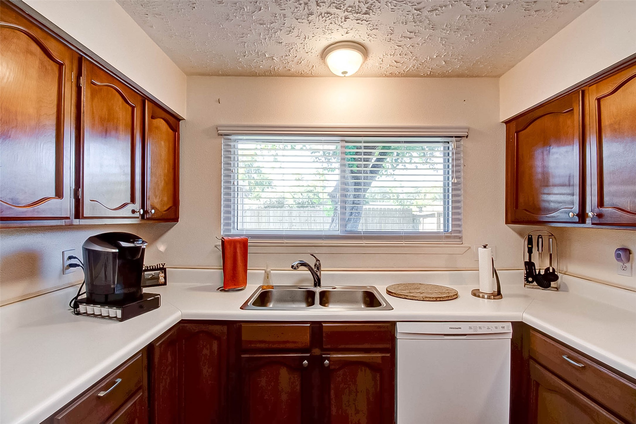 7211 Skylight Lane Property Photo 7