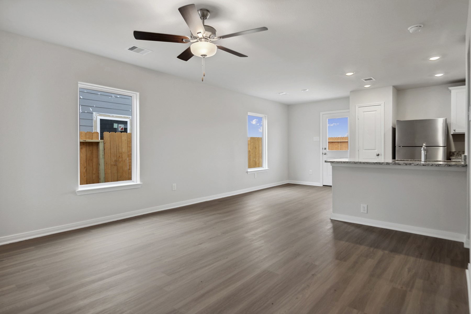 16474 Honeysuckle Hill Drive Property Photo 4