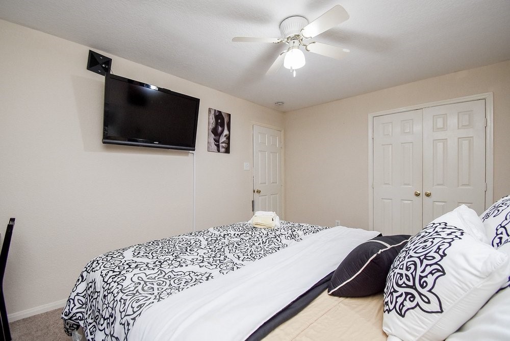 17302 Pecan Acres Drive Property Photo 32
