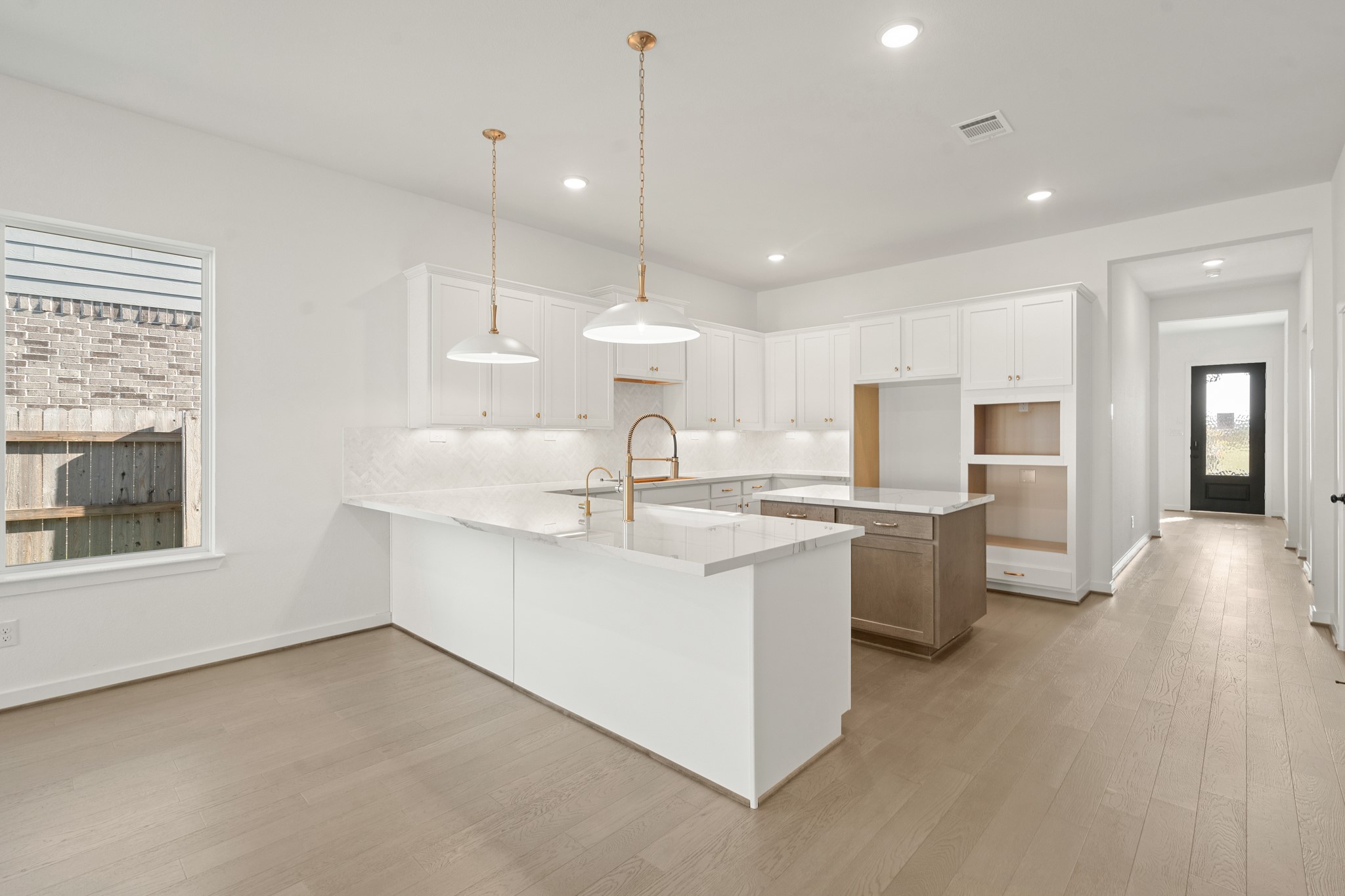 7411 Hemlock Crest Drive Property Photo 4