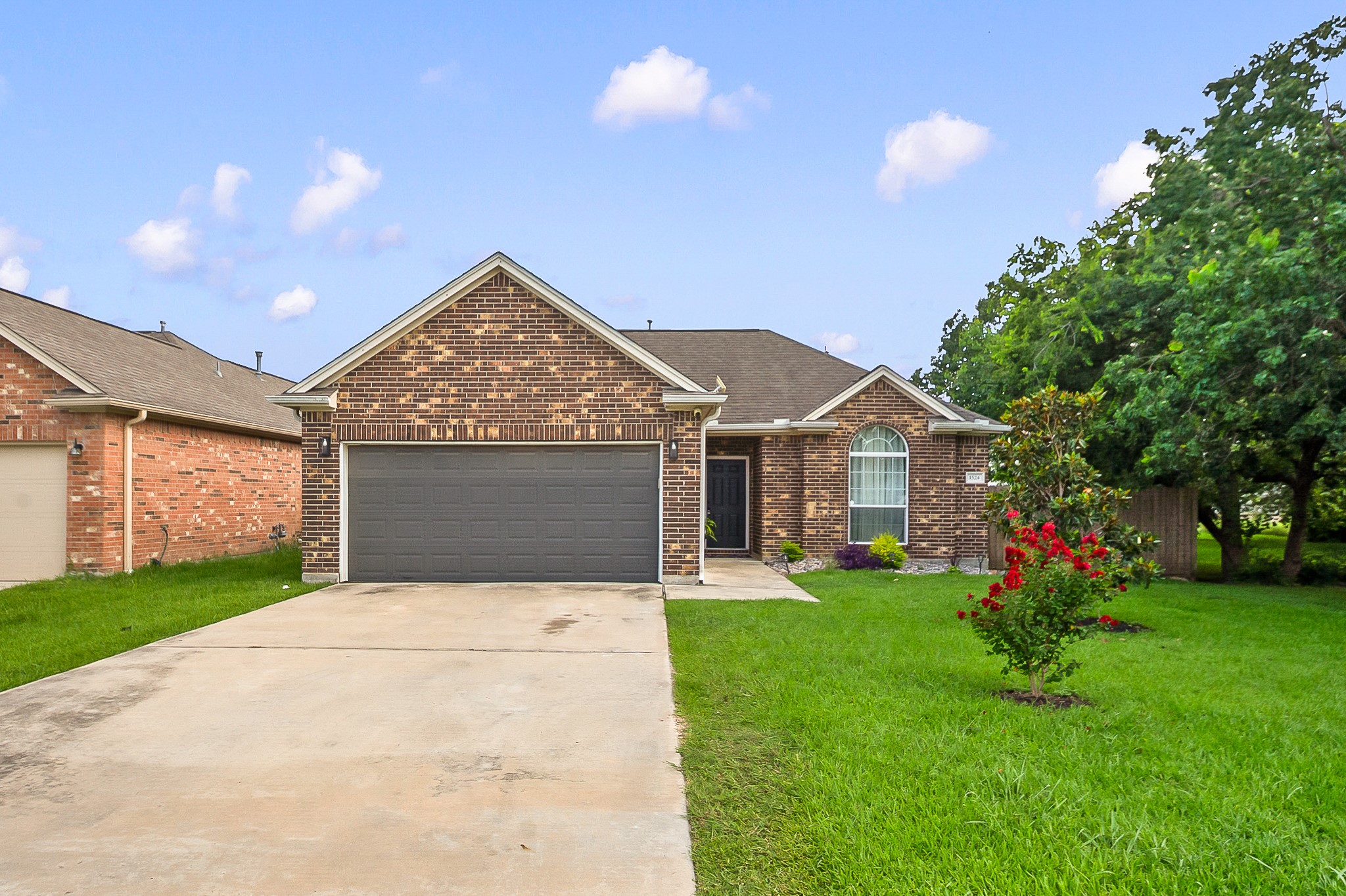 1524 Longley Street Property Photo 4