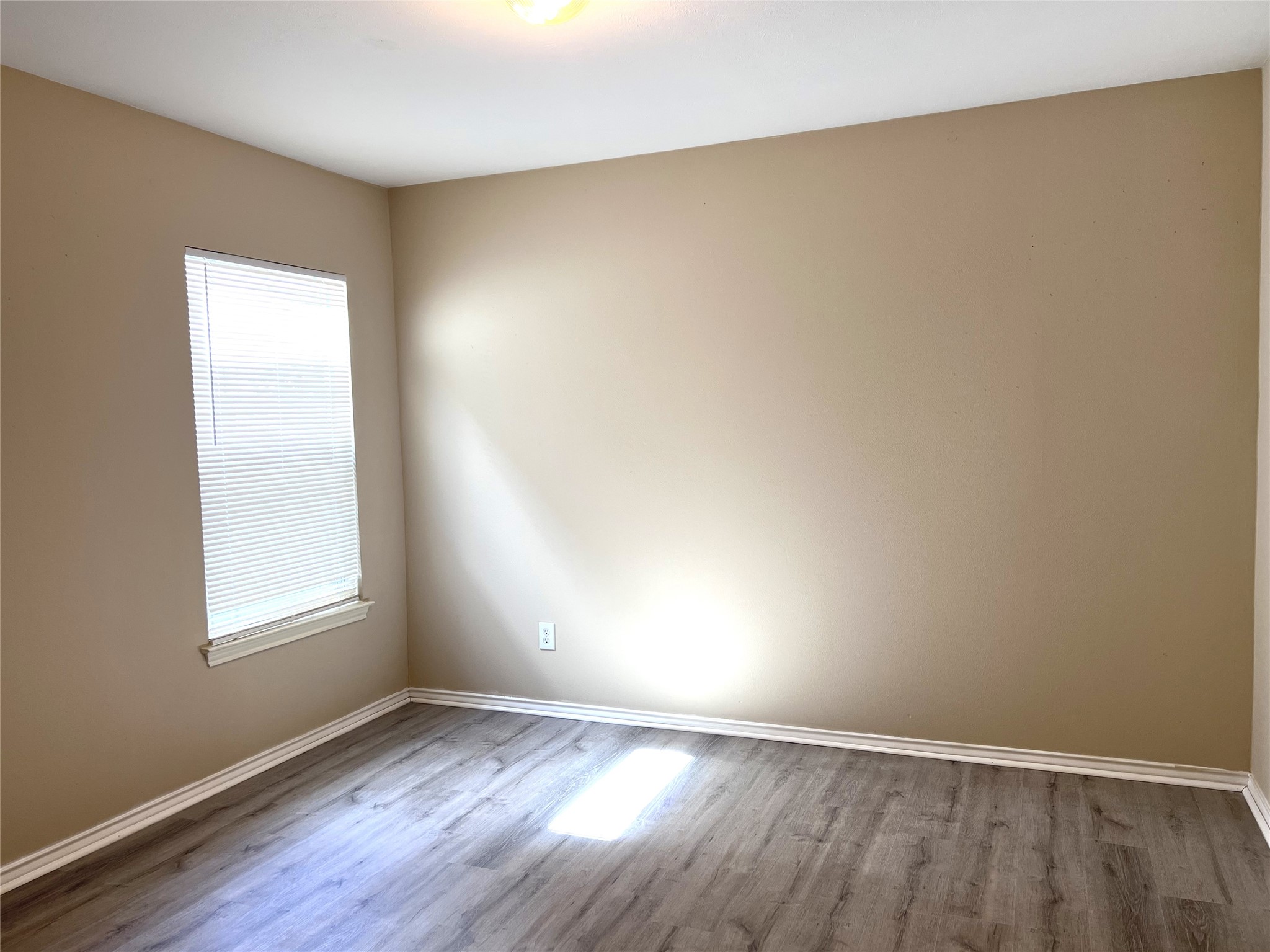 12735 Wisteria Park Drive Property Photo 6