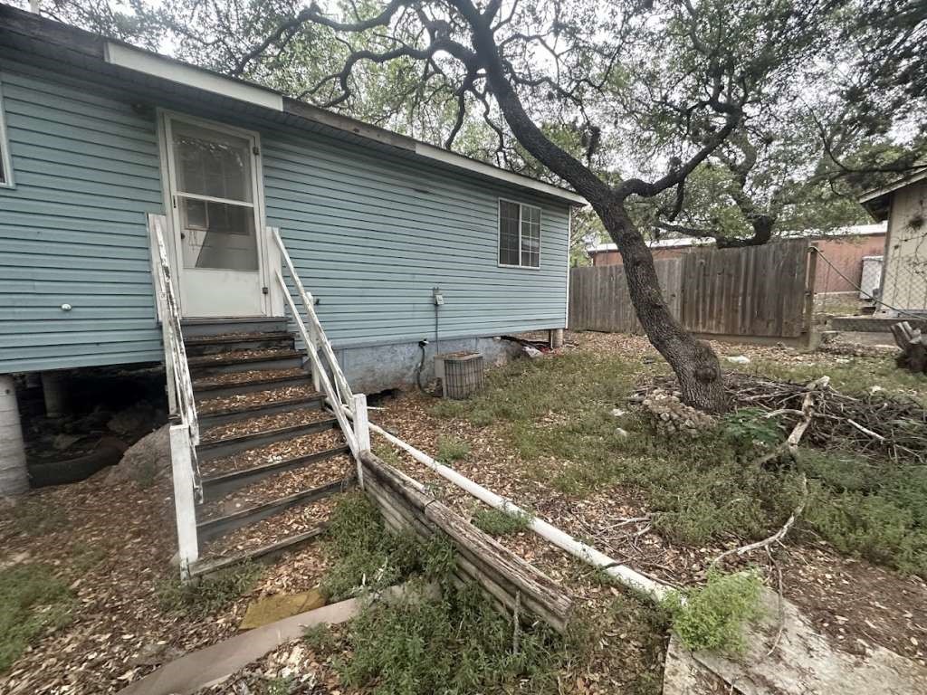 855 15th W Property Photo 4