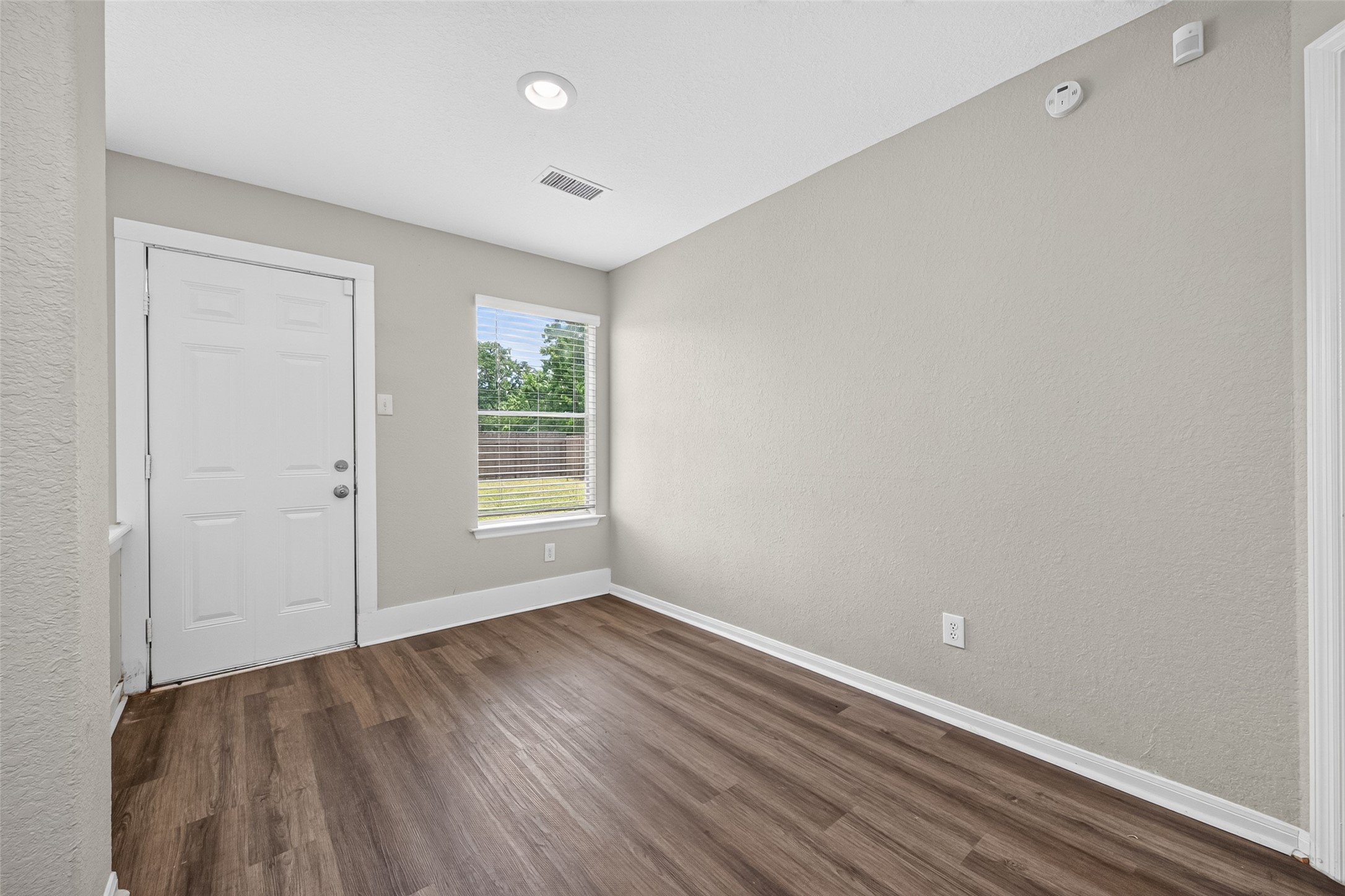 3219 Watercliff Court Property Photo 7