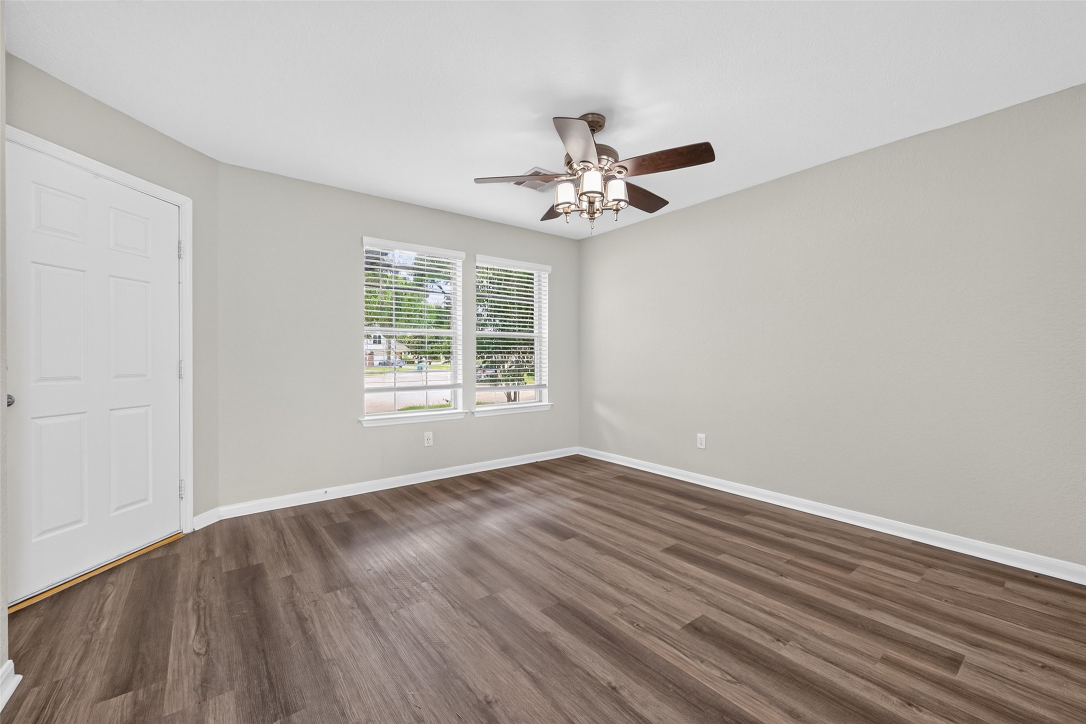 3219 Watercliff Court Property Photo 12