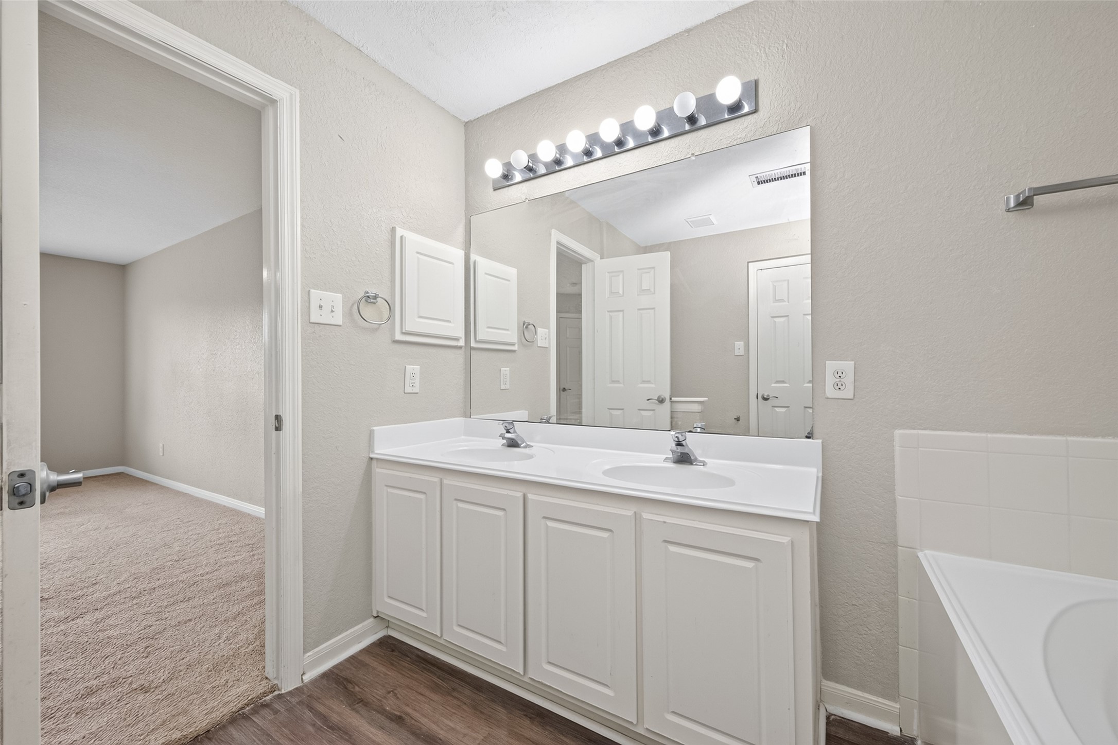 3219 Watercliff Court Property Photo 32