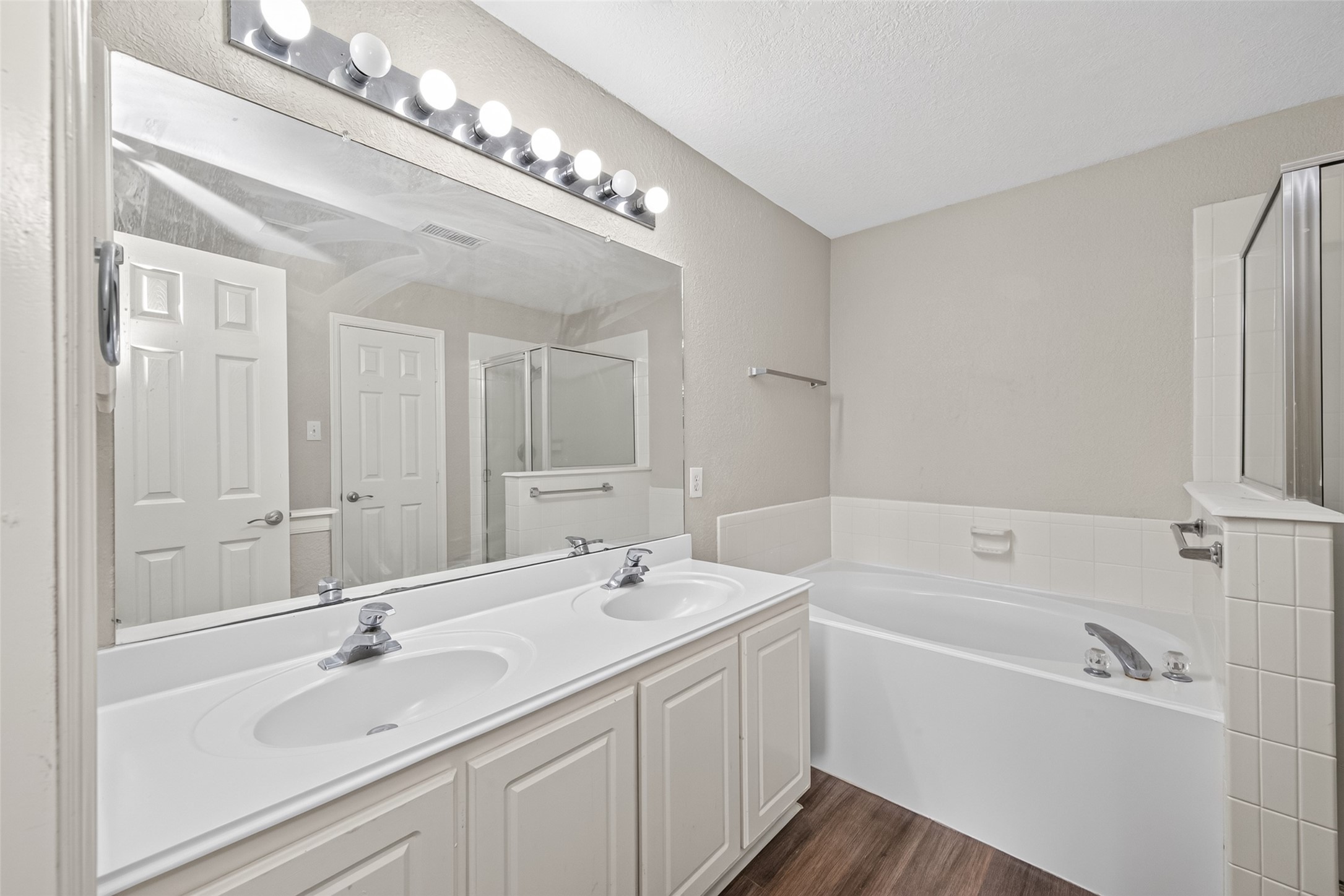 3219 Watercliff Court Property Photo 33