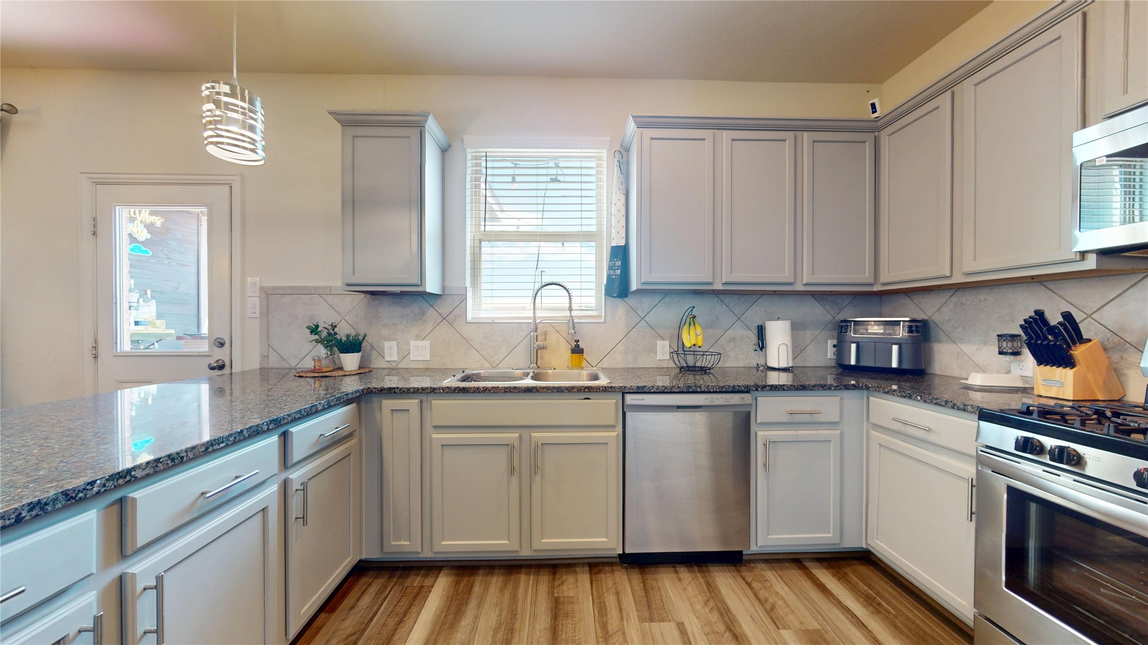 30807 Lake Spur Manor Property Photo 9