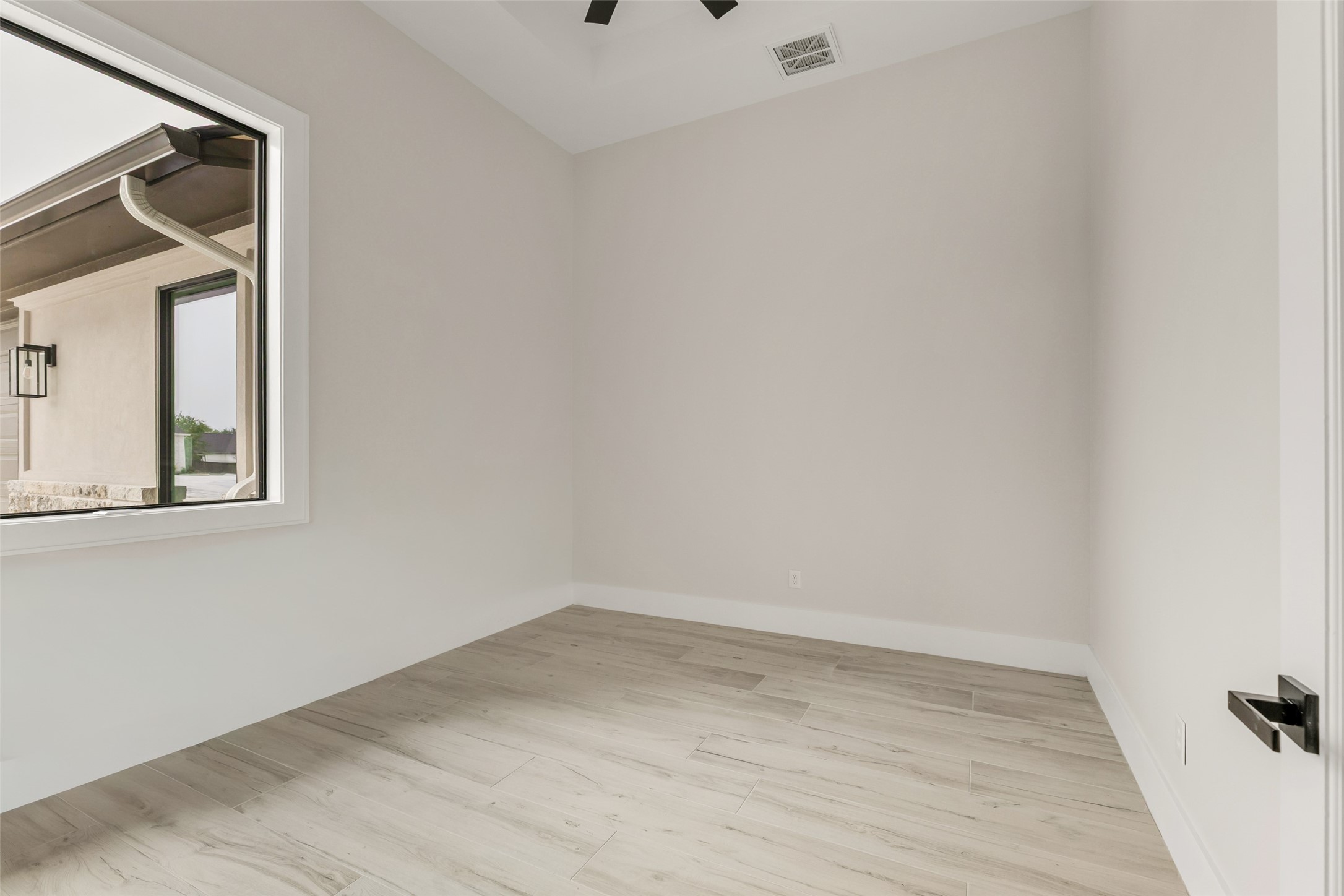 2044 Pebble Bend Drive Property Photo 14