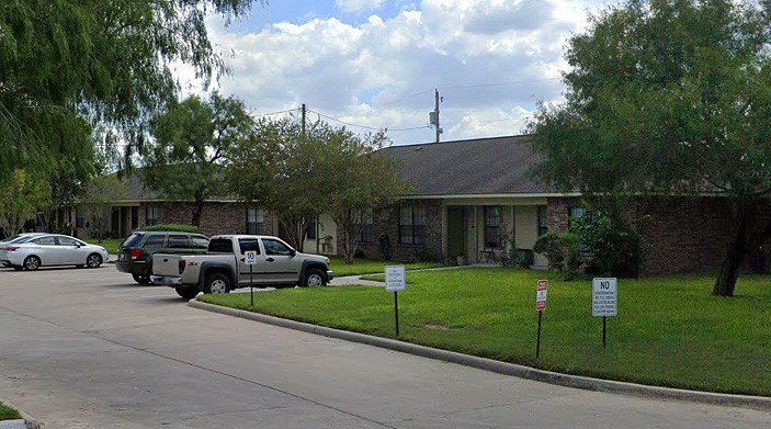 210 N Eagle Pass Rd Property Photo 3