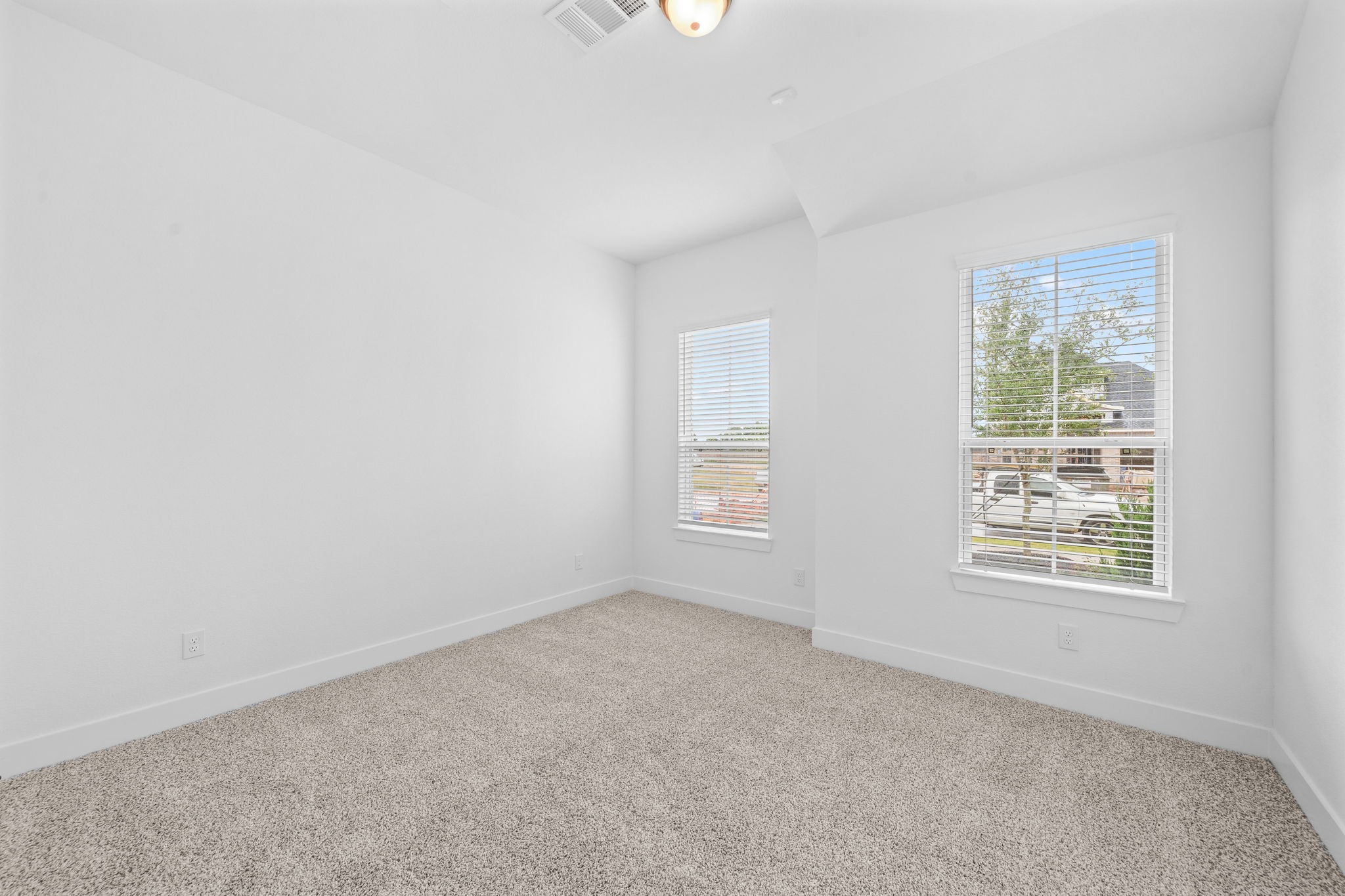 25027 Midnight Willow Drive Property Photo 2