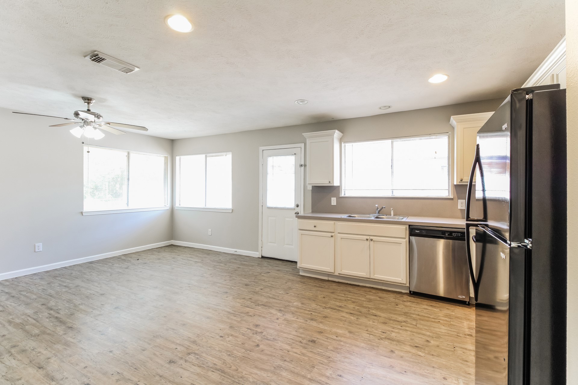 4427 Ravine Drive Property Photo 5
