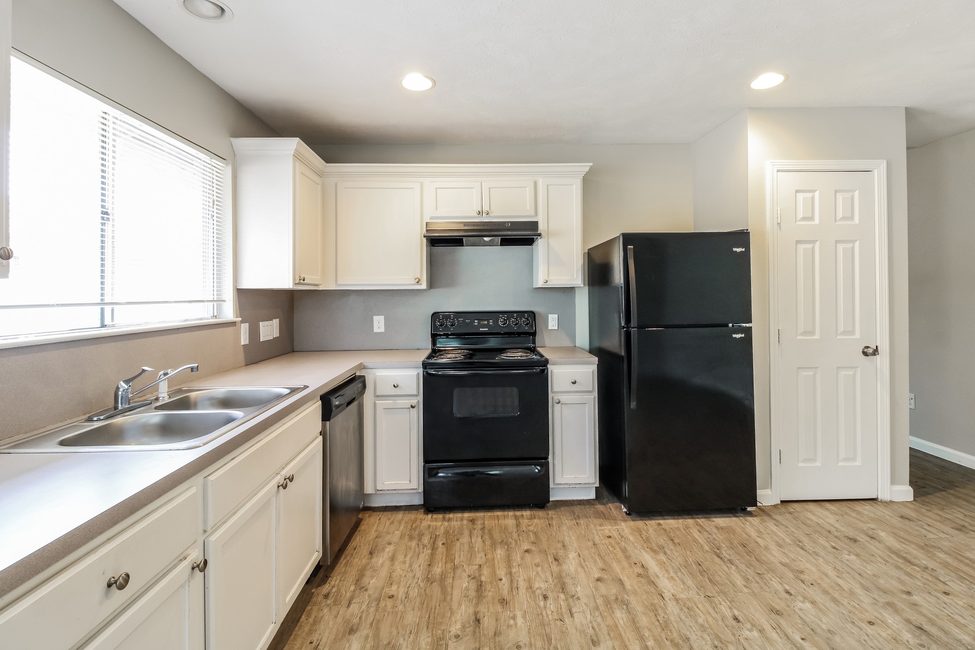 4427 Ravine Drive Property Photo 6