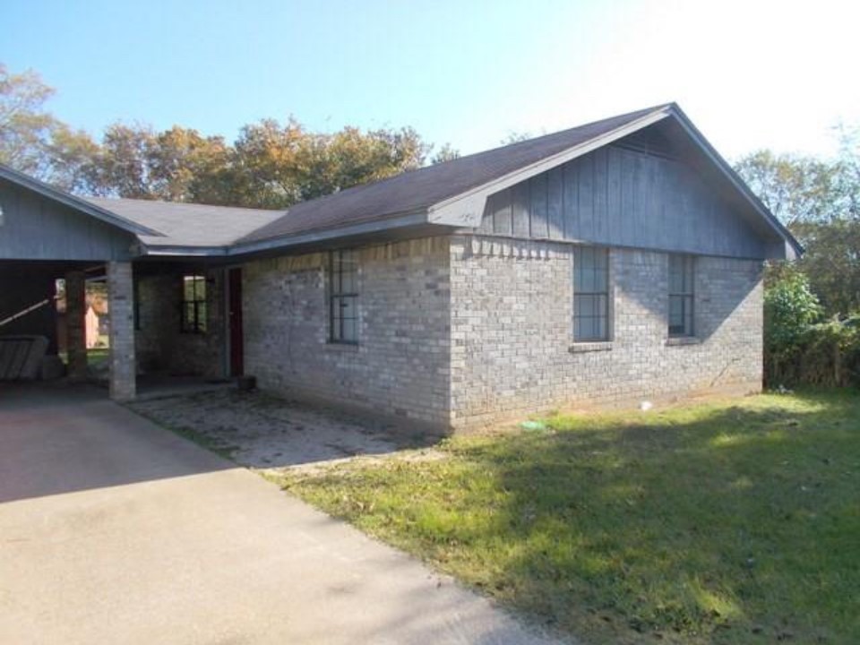 111 Sowescor Street Property Photo 1