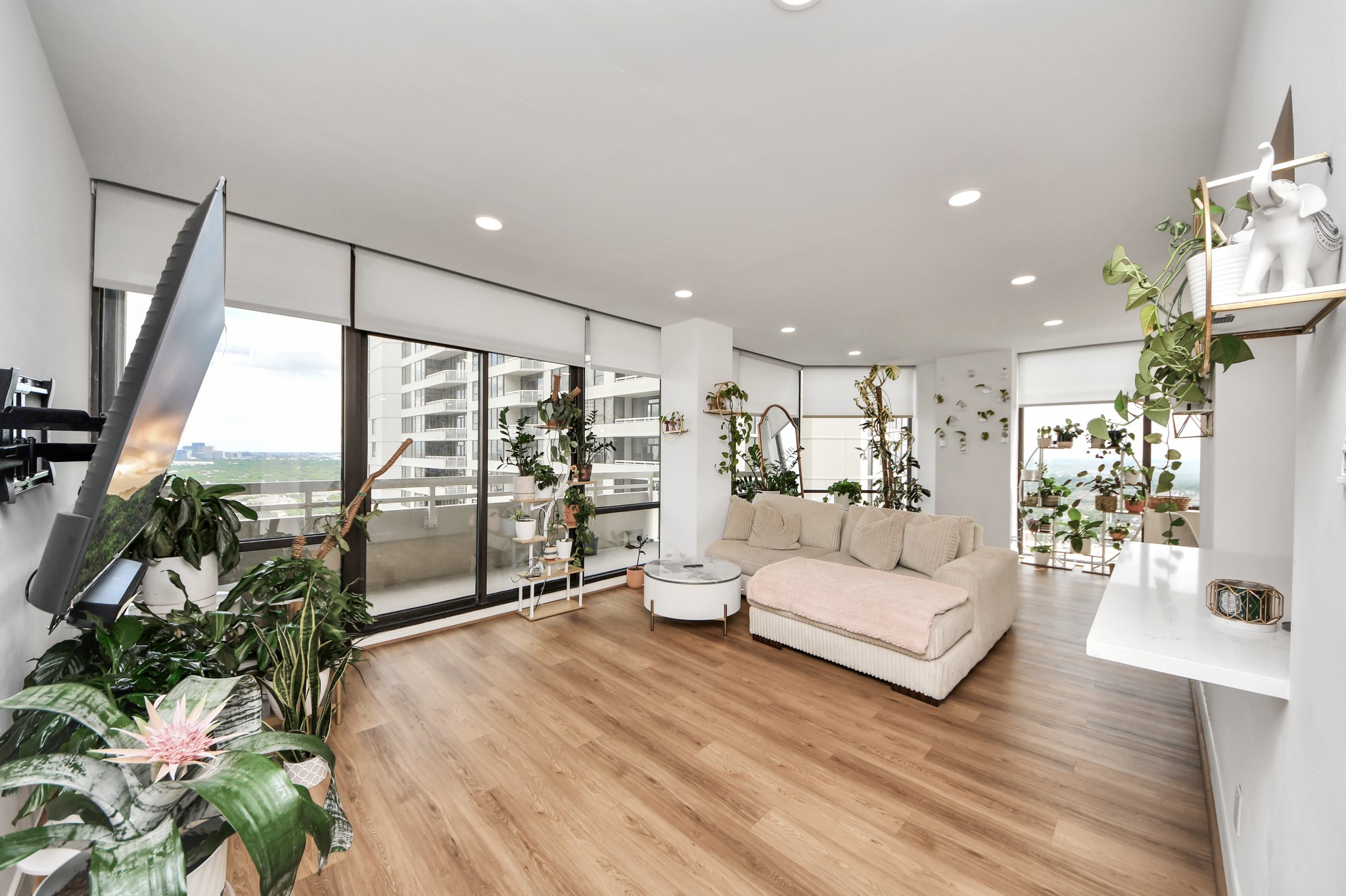 14 Greenway Plaza 23p Property Photo 4