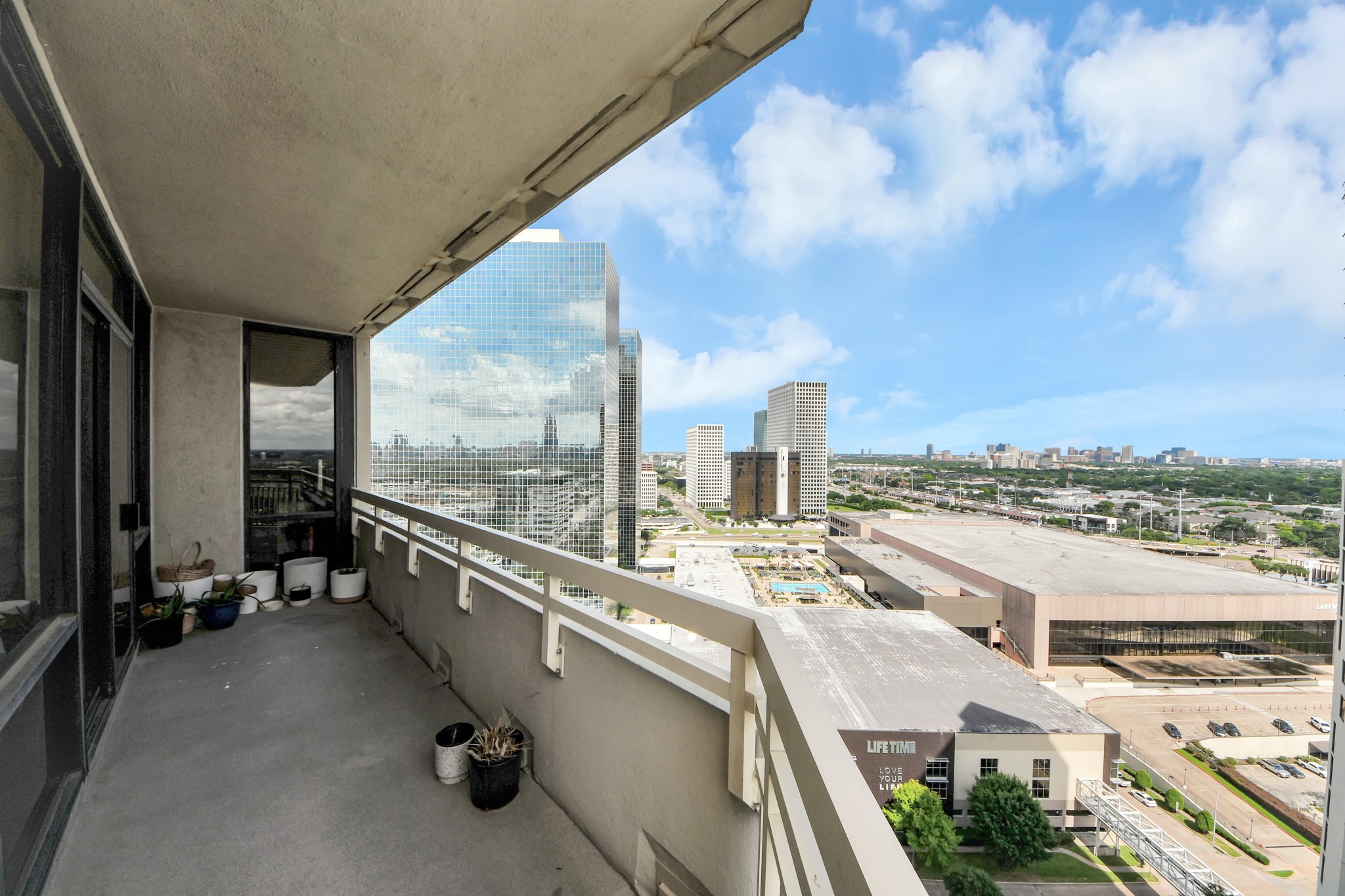 14 Greenway Plaza 23p Property Photo 32