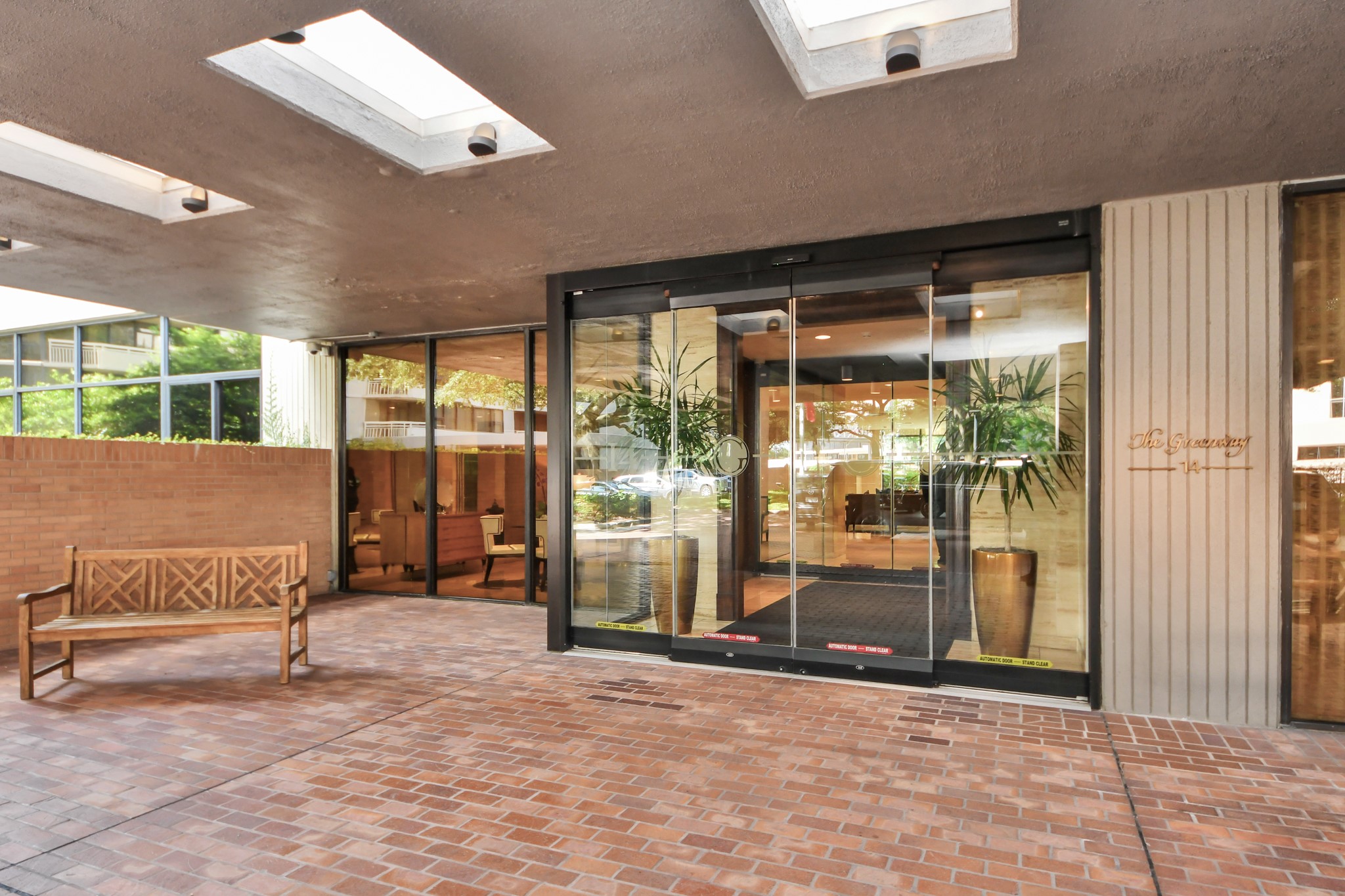 14 Greenway Plaza 23p Property Photo 34