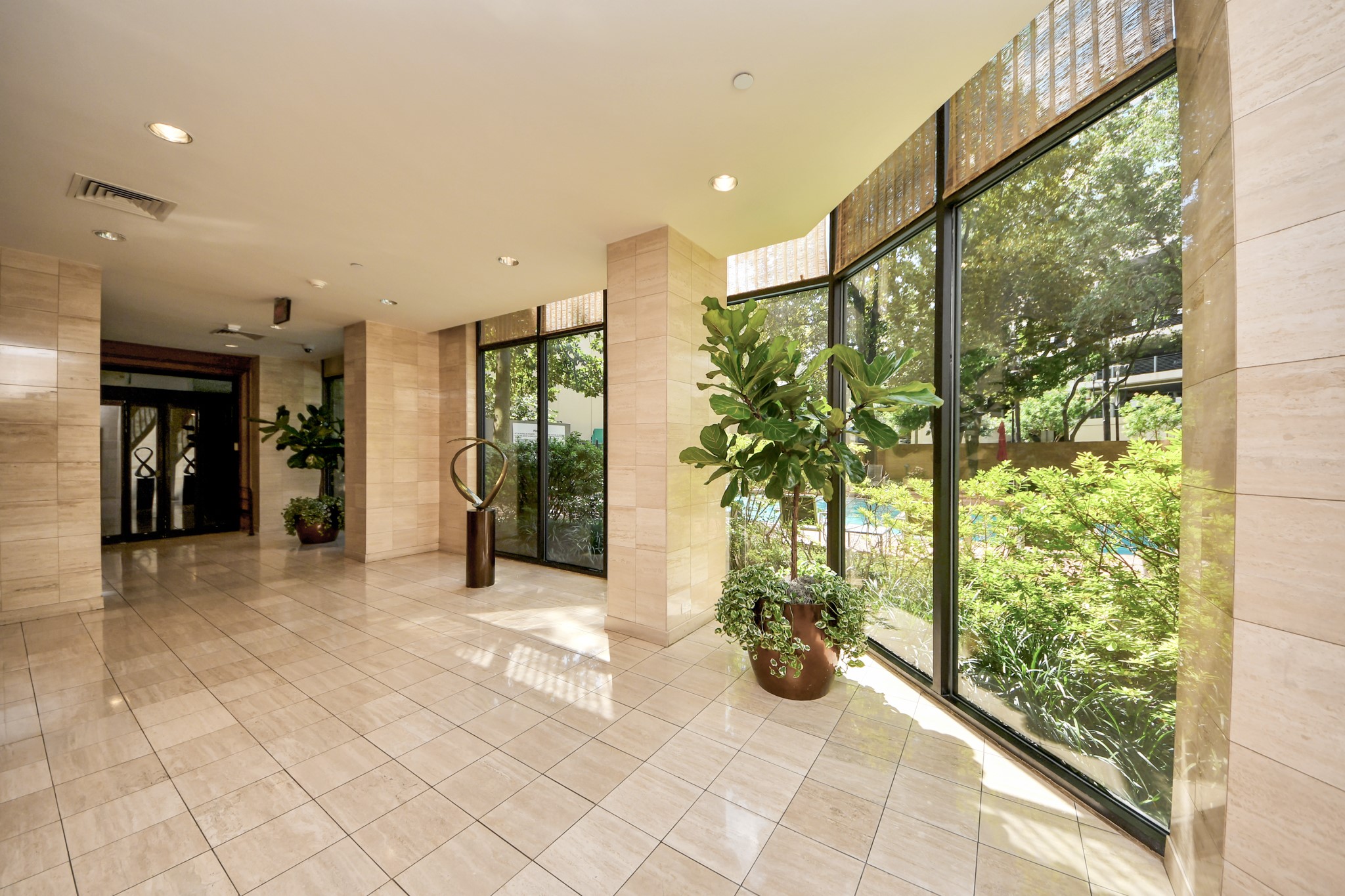 14 Greenway Plaza 23p Property Photo 37