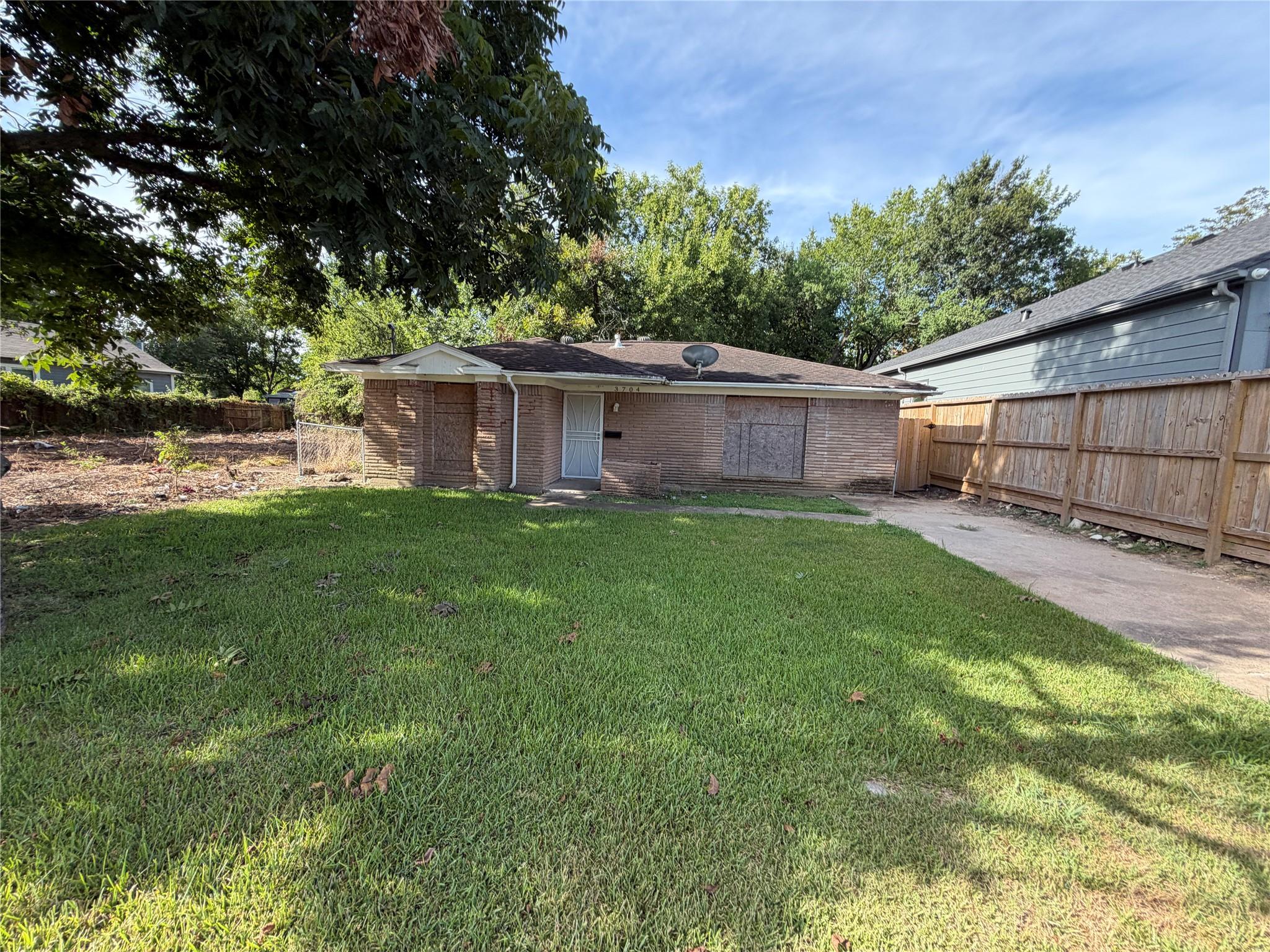 3704 Seabrook Street, Houston TX 77021 Property Photo 1