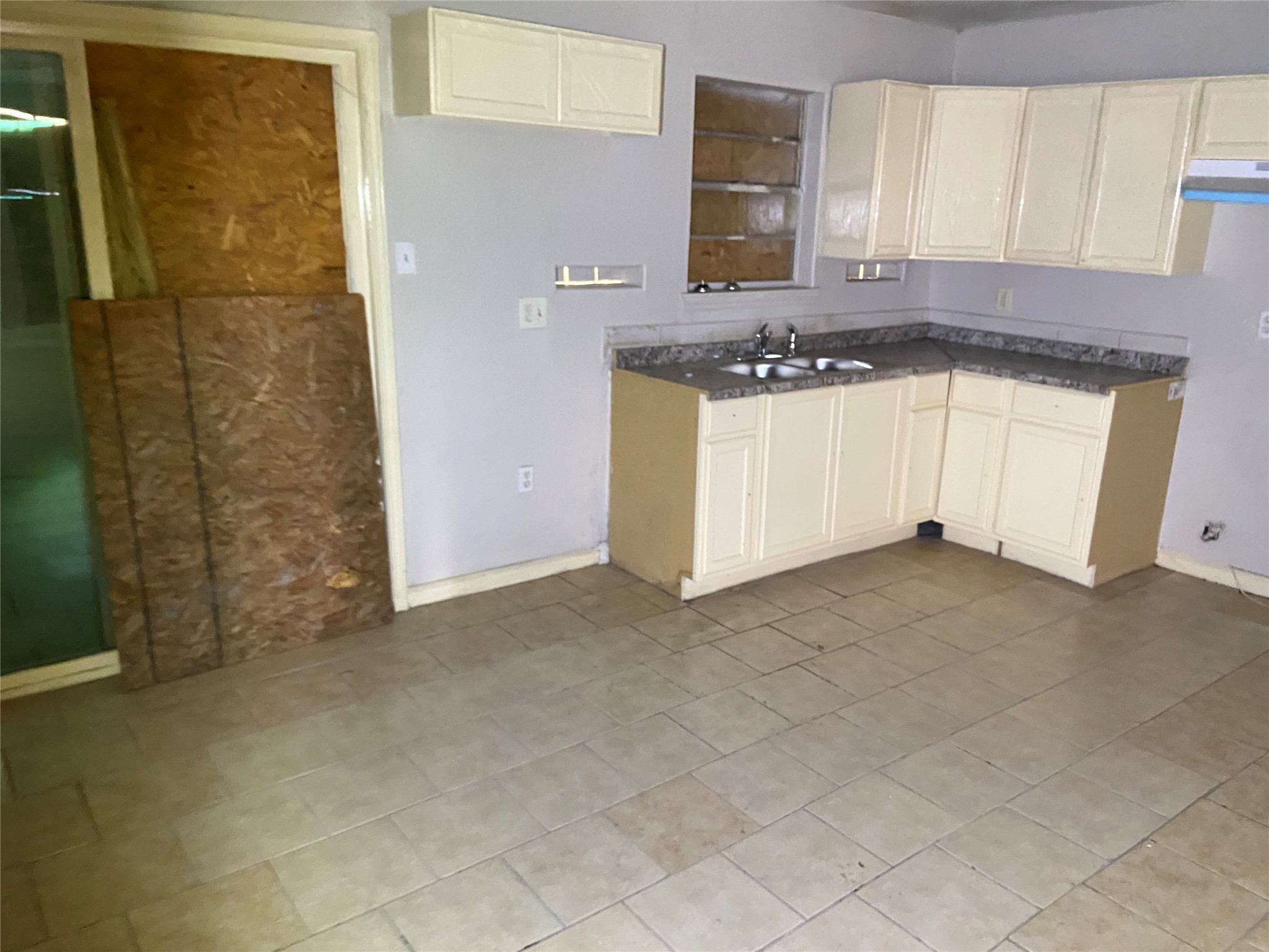 3704 Seabrook Street Property Photo 5