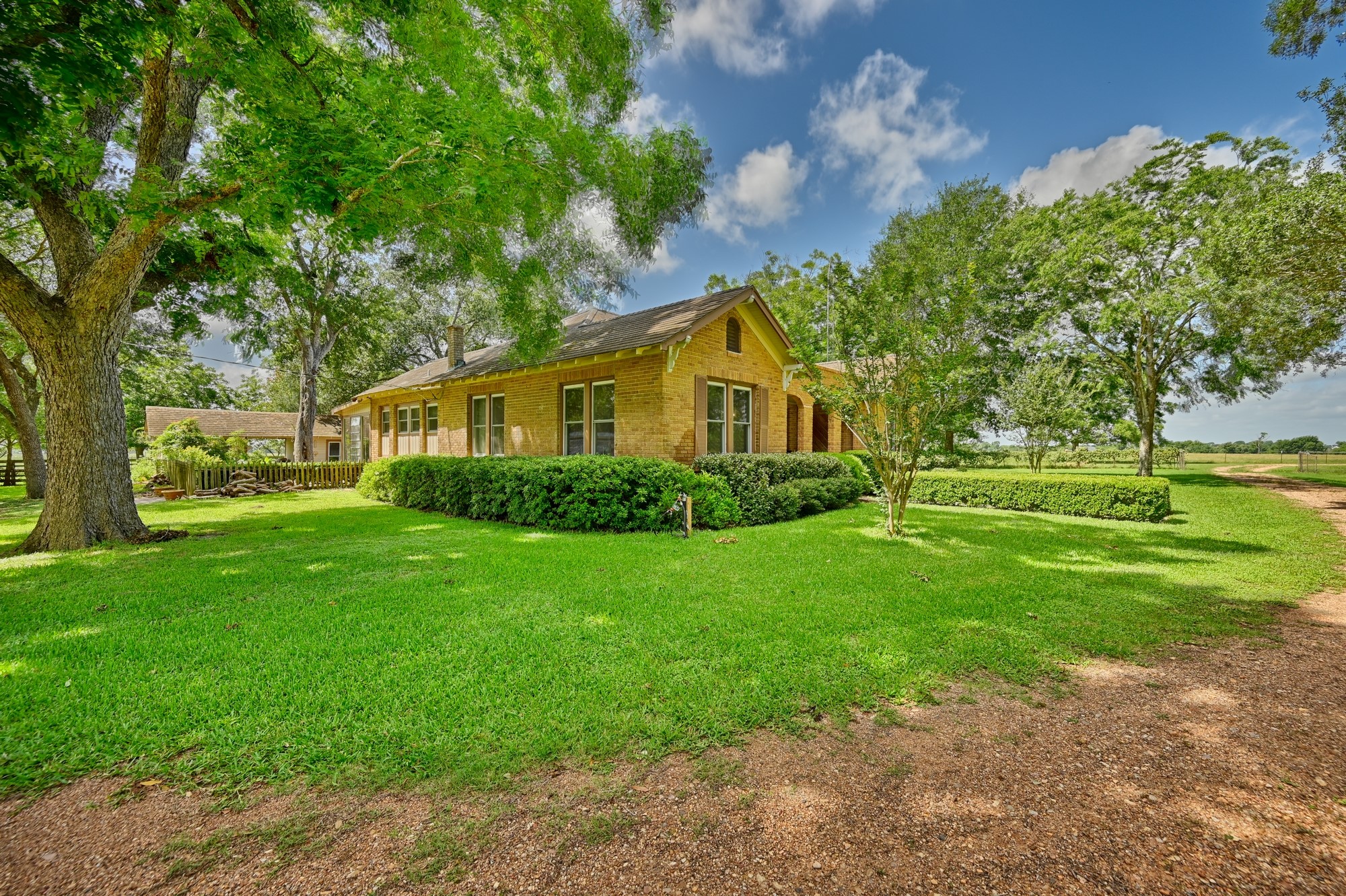 3348 W Ueckert Property Photo 6