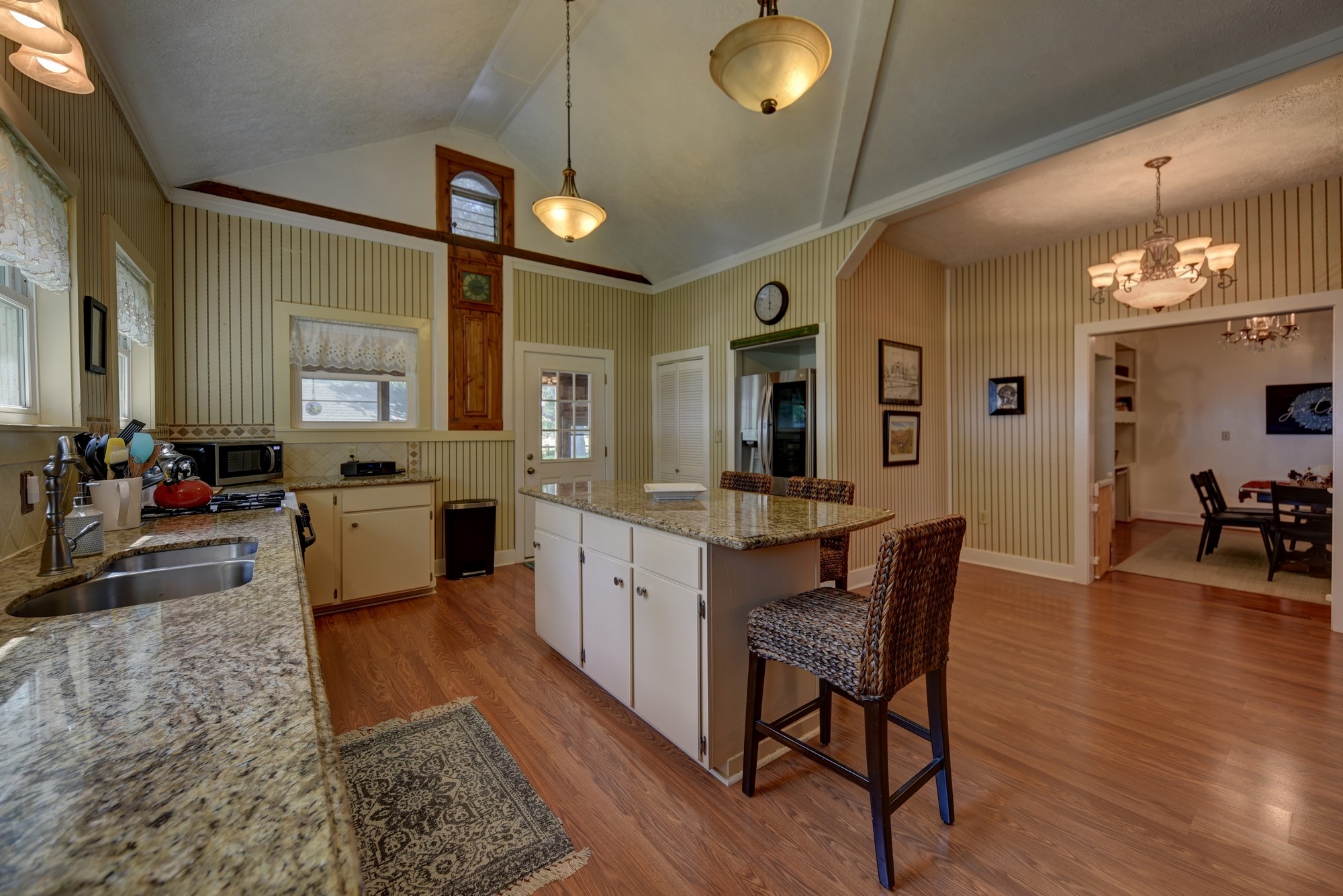 3348 W Ueckert Property Photo 14