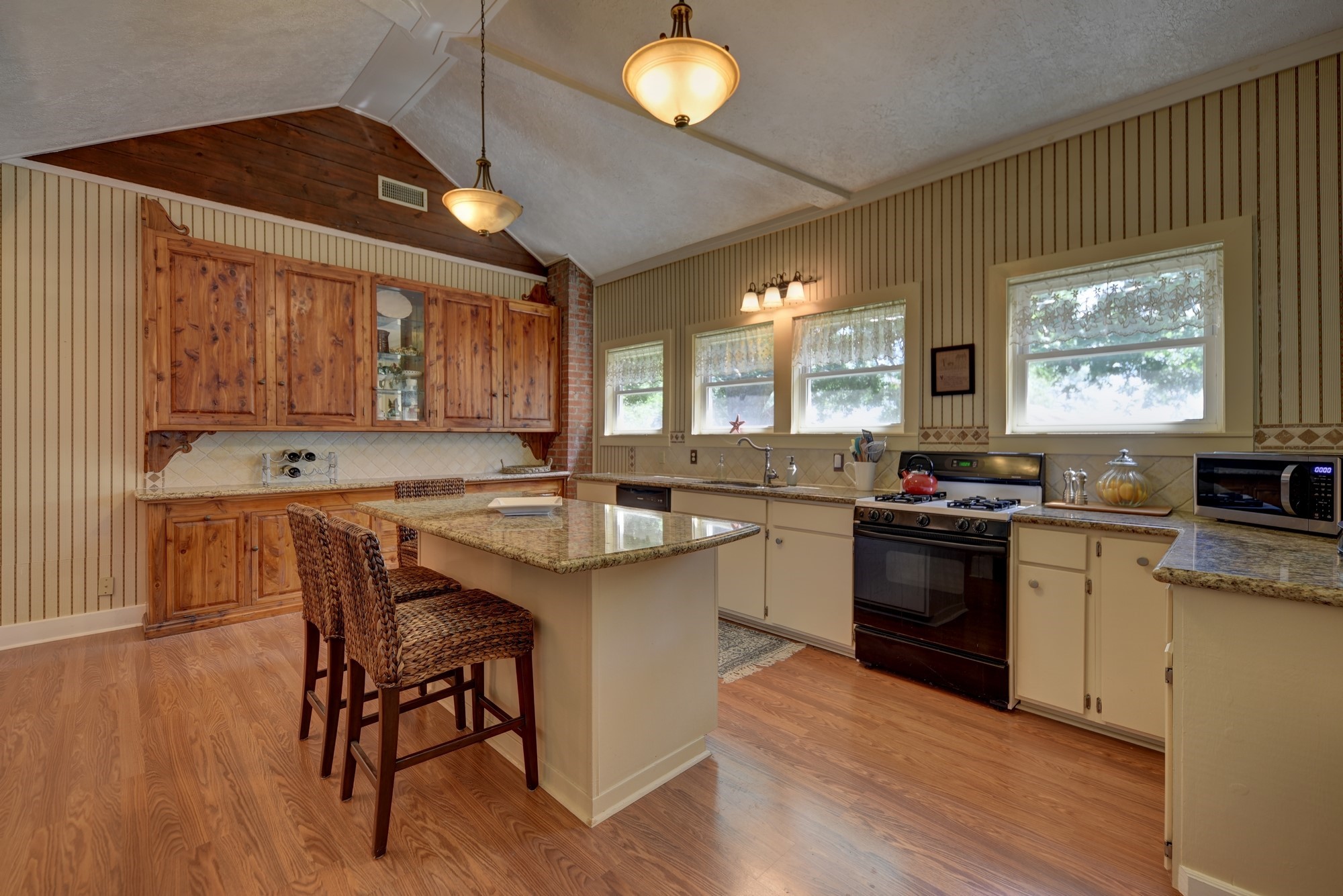 3348 W Ueckert Property Photo 15