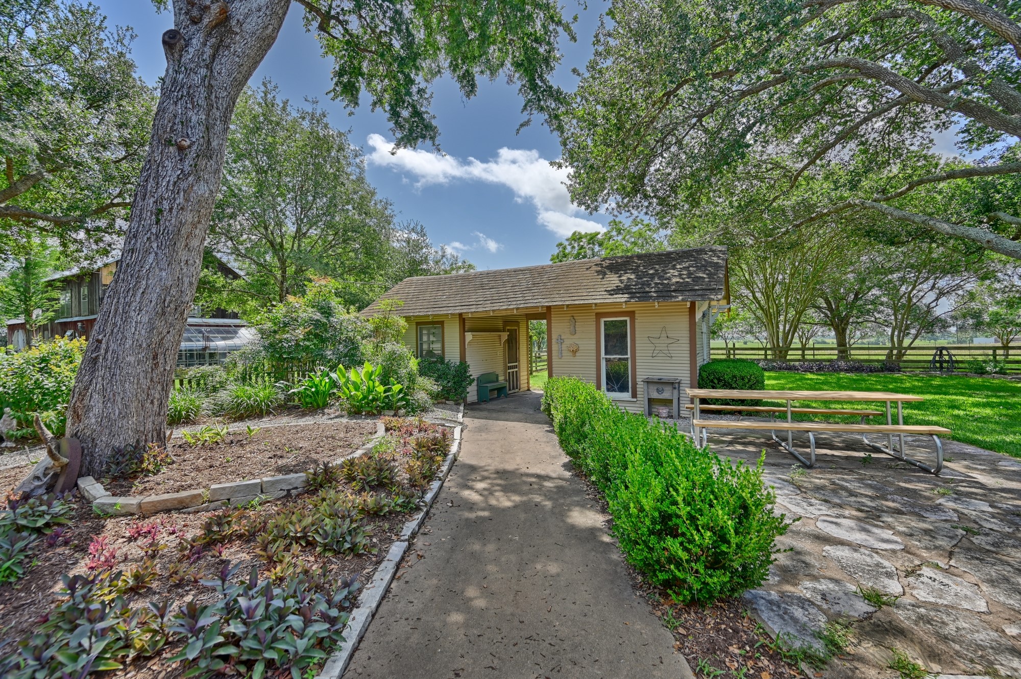 3348 W Ueckert Property Photo 35