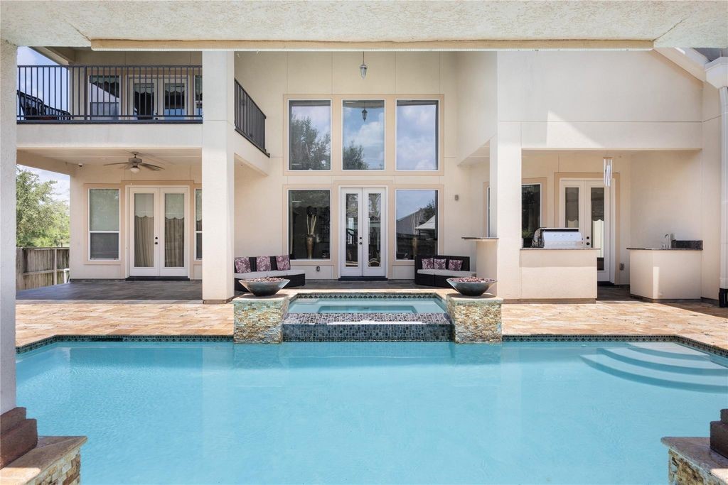 25207 Springwood Lake Drive Property Photo 4