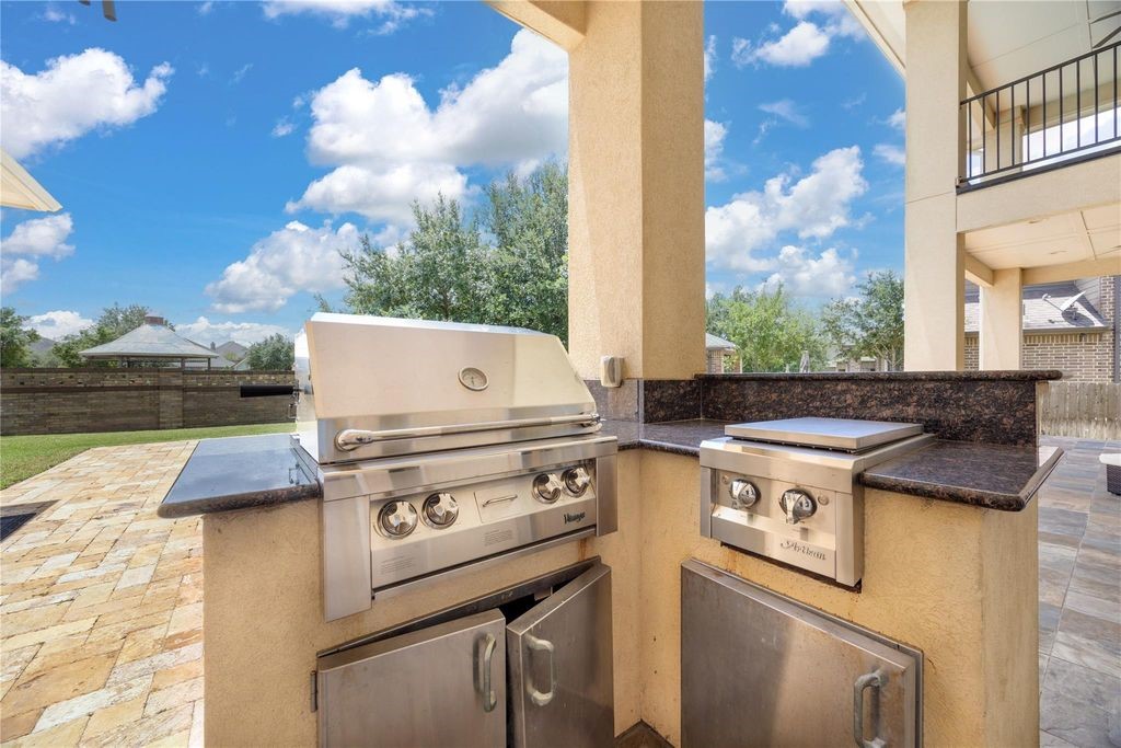 25207 Springwood Lake Drive Property Photo 10