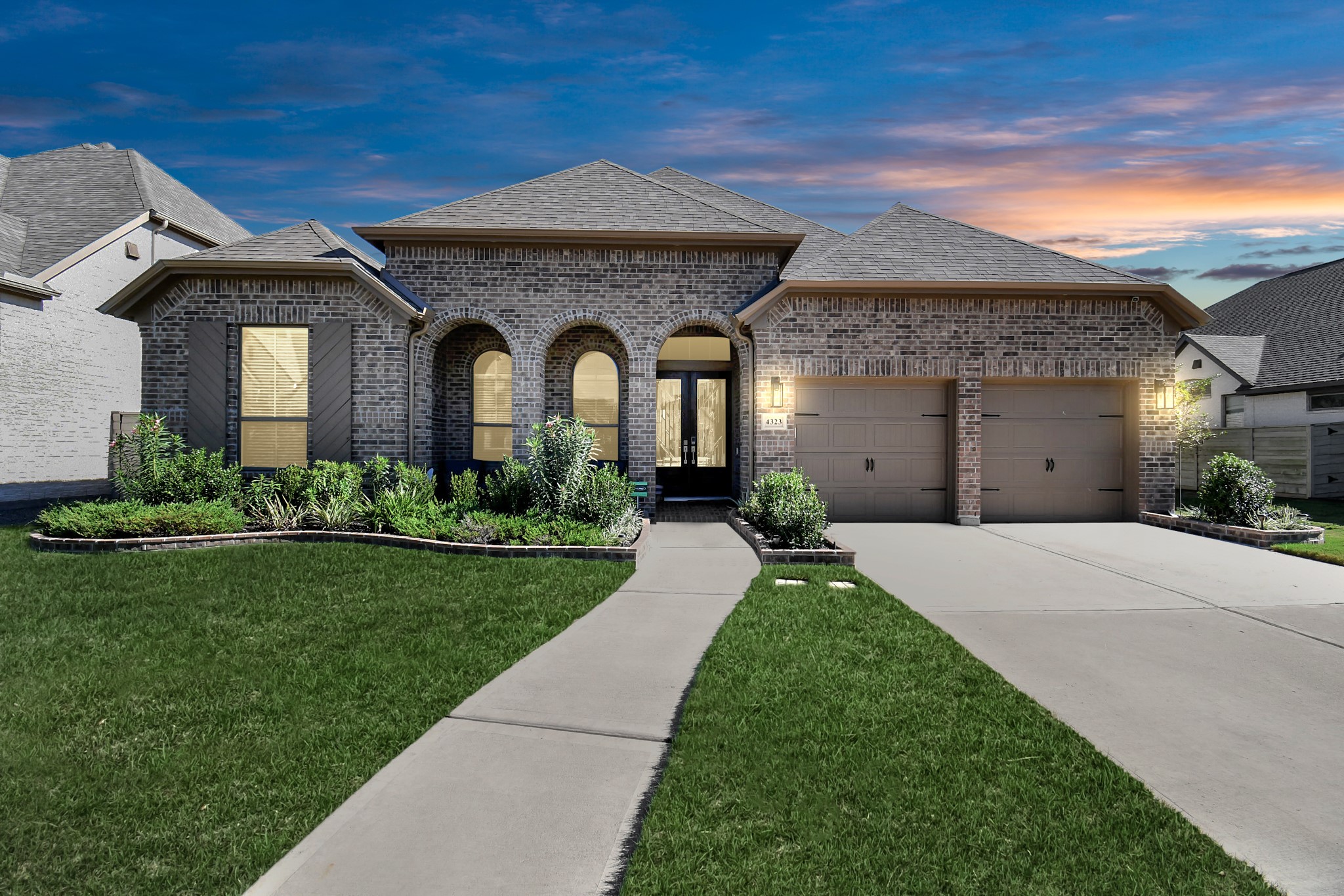 4323 Sandy Cove Drive Property Photo 4