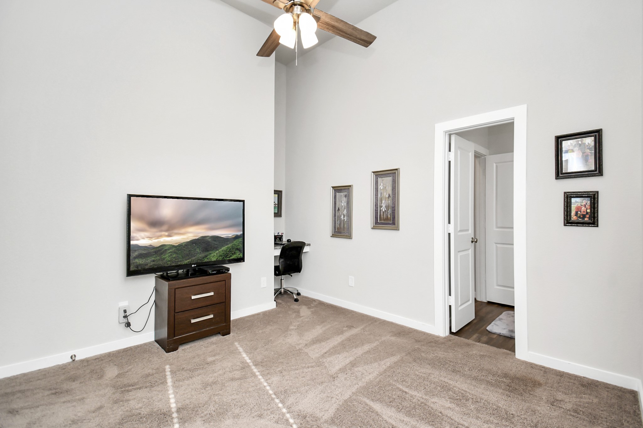 4323 Sandy Cove Drive Property Photo 22