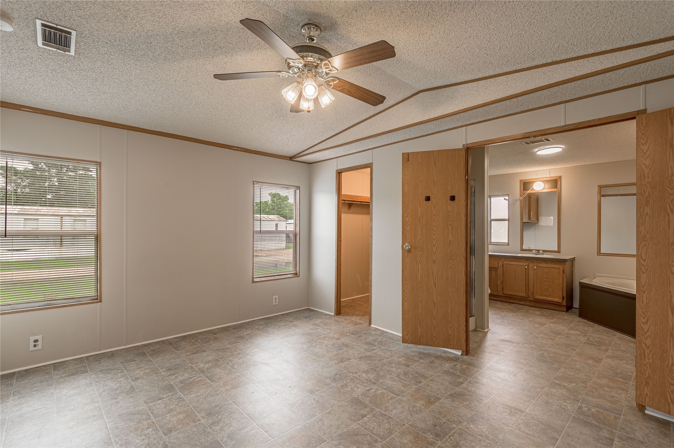 1345 Fm 405 Road 2 Property Photo 10