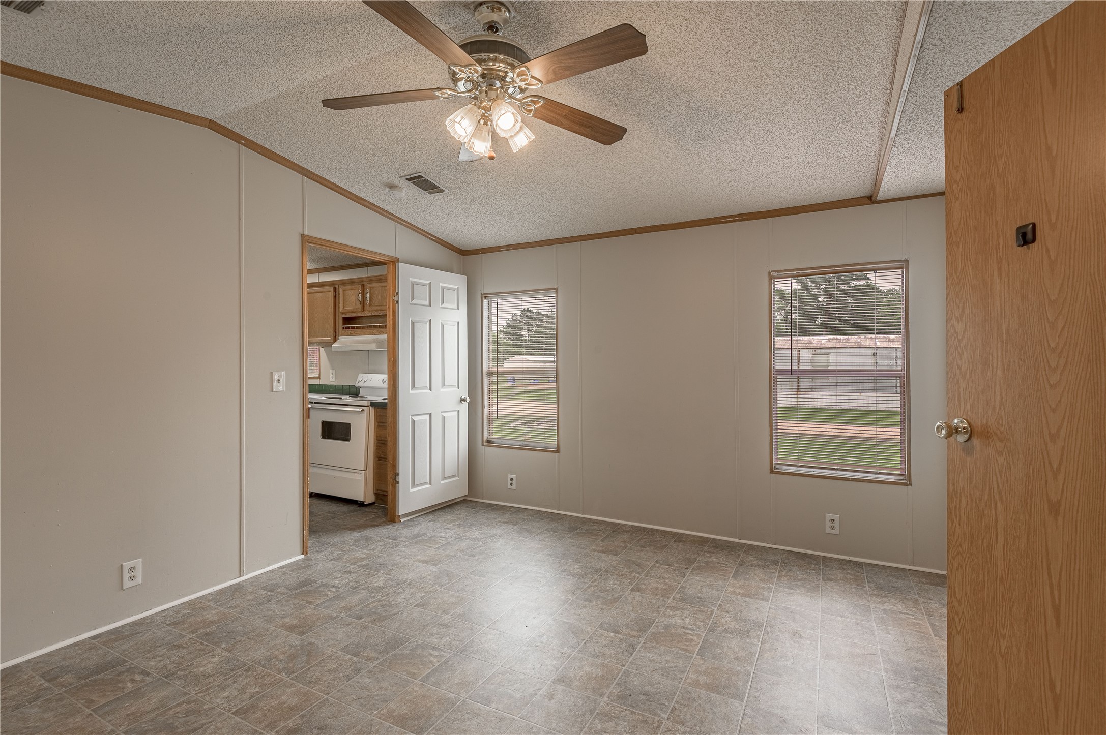 1345 Fm 405 Road 2 Property Photo 11