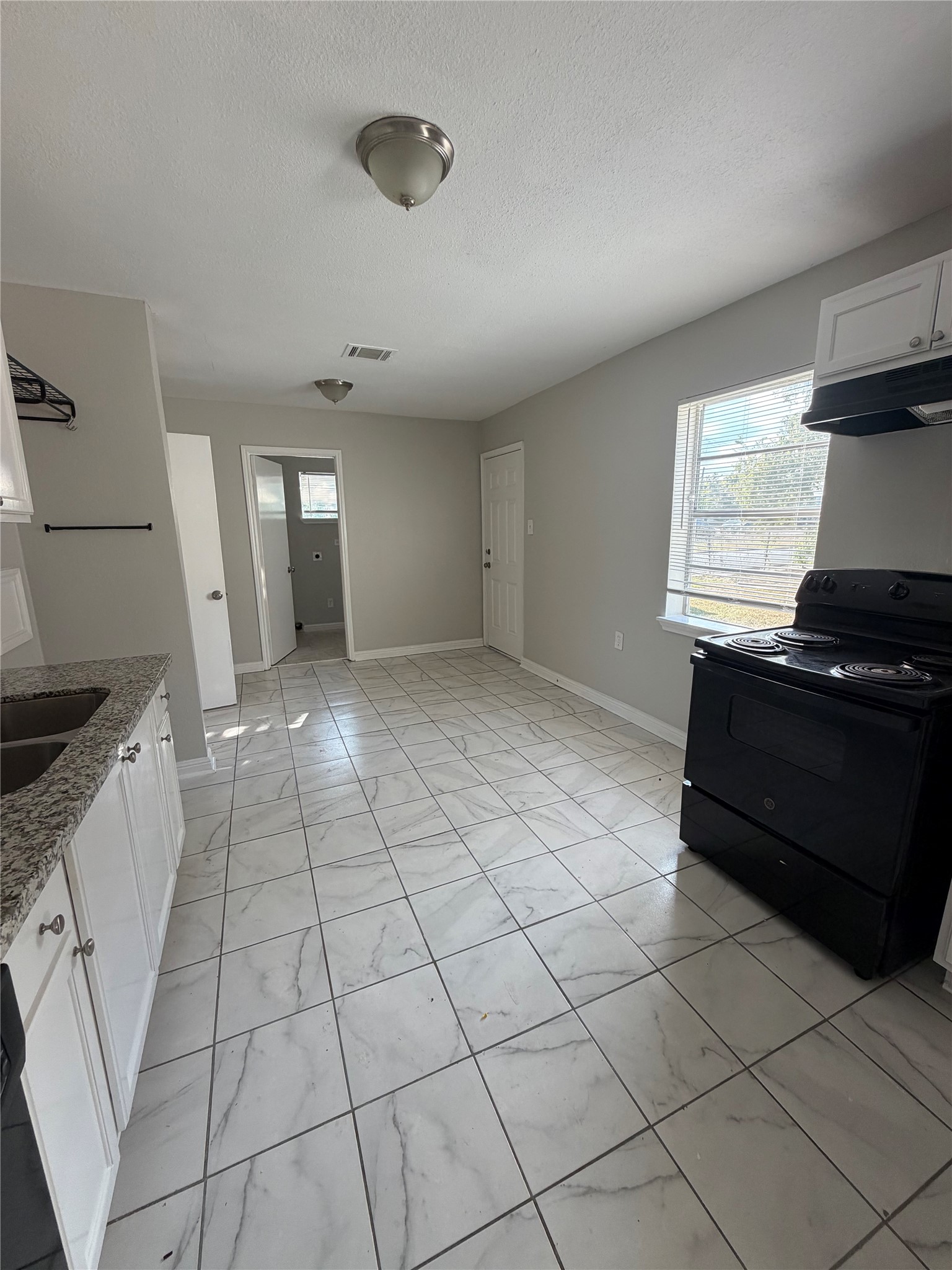 2101 Camille Street Property Photo 6
