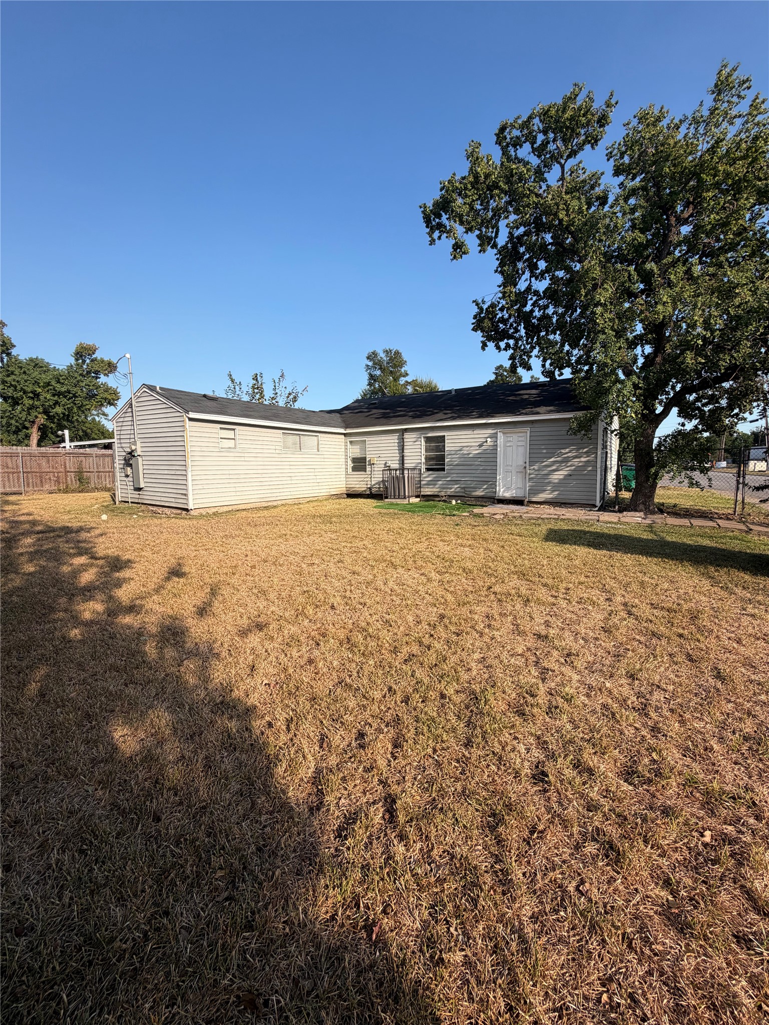 2101 Camille Street Property Photo 8