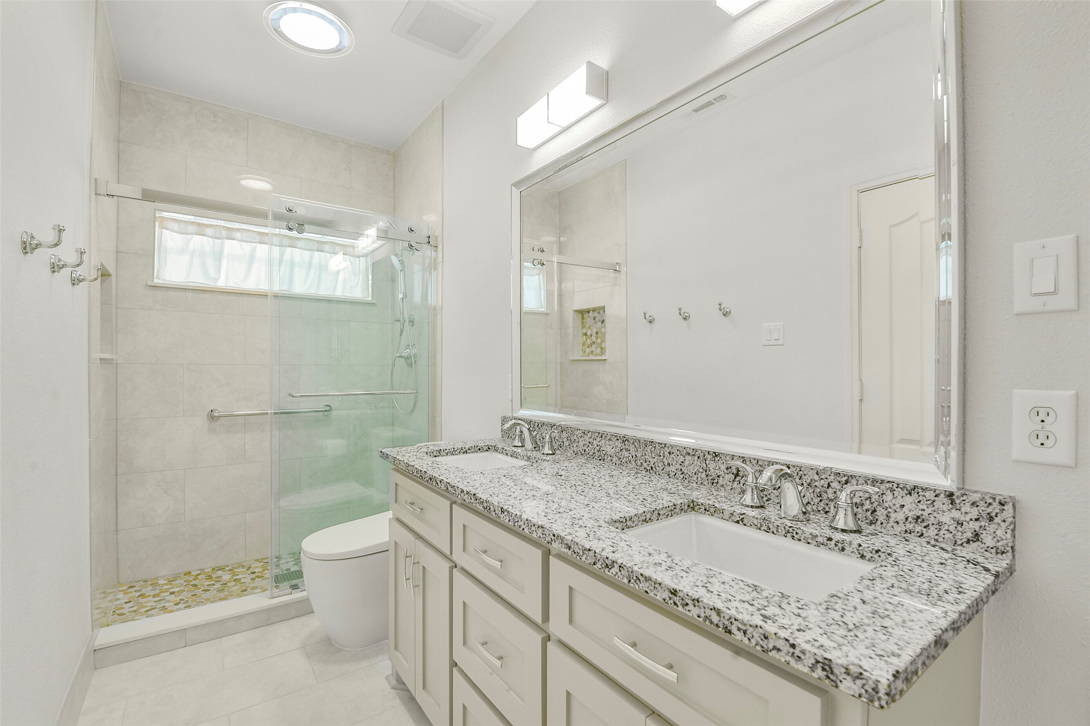 1310 Lambourne Circle Dr Property Photo 18