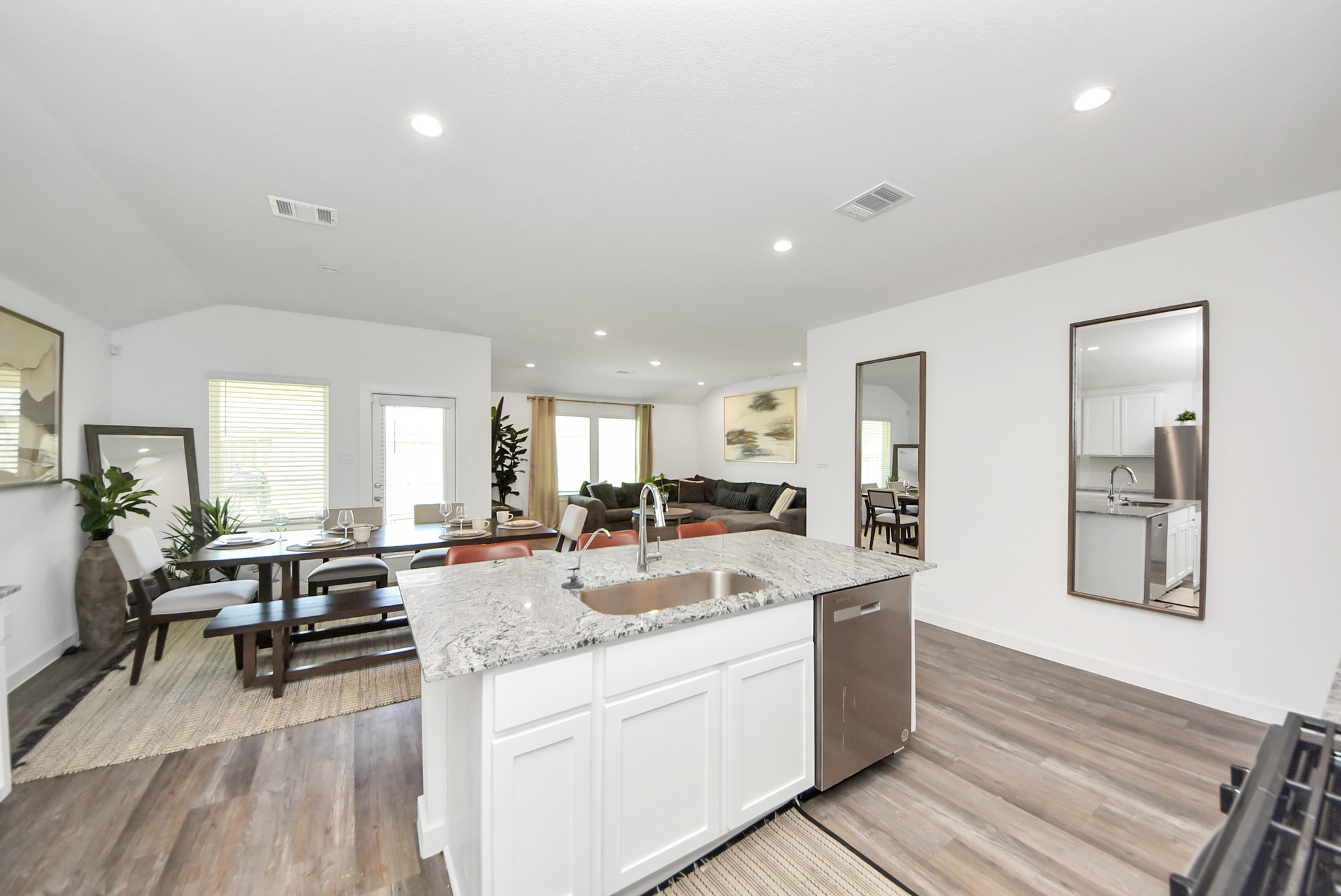 1122 Desert Willow Drive Property Photo 6