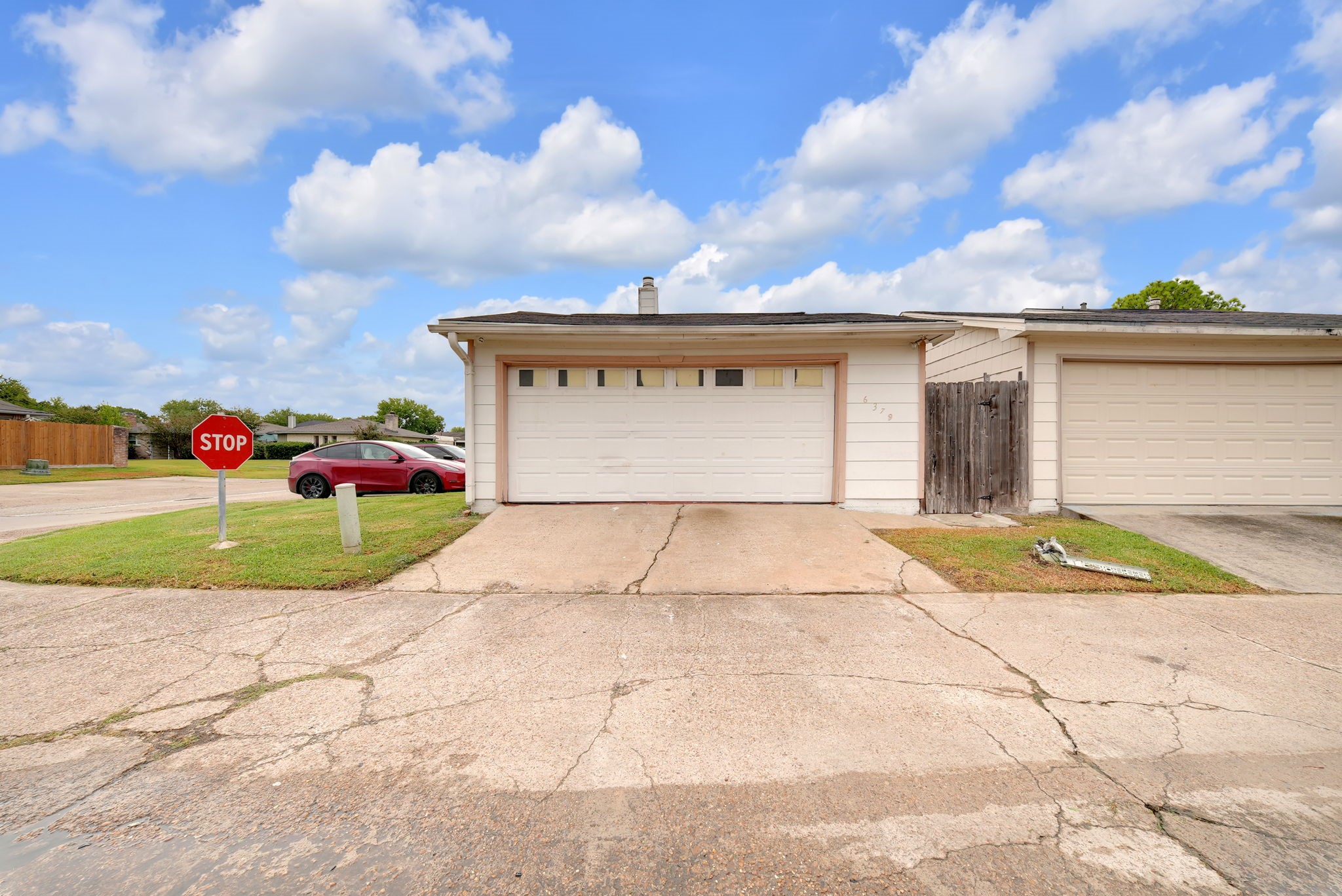 6379 S Briar Bayou Drive Property Photo 2