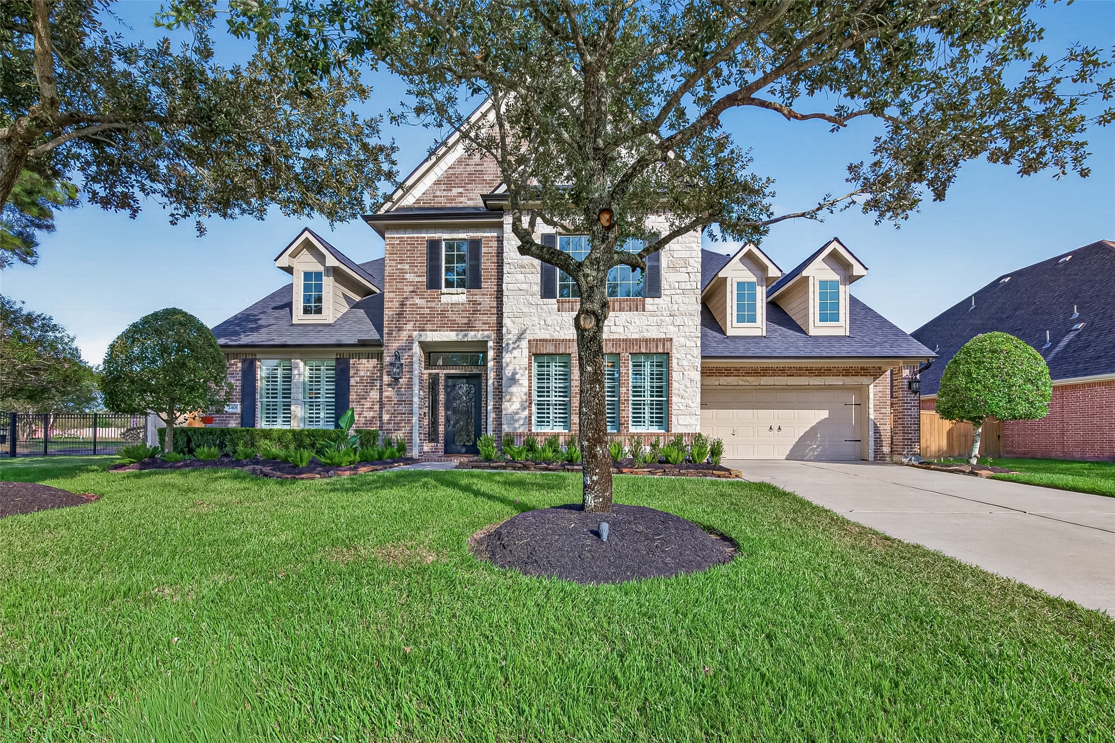 2401 Scarlatti Drive Property Photo 1