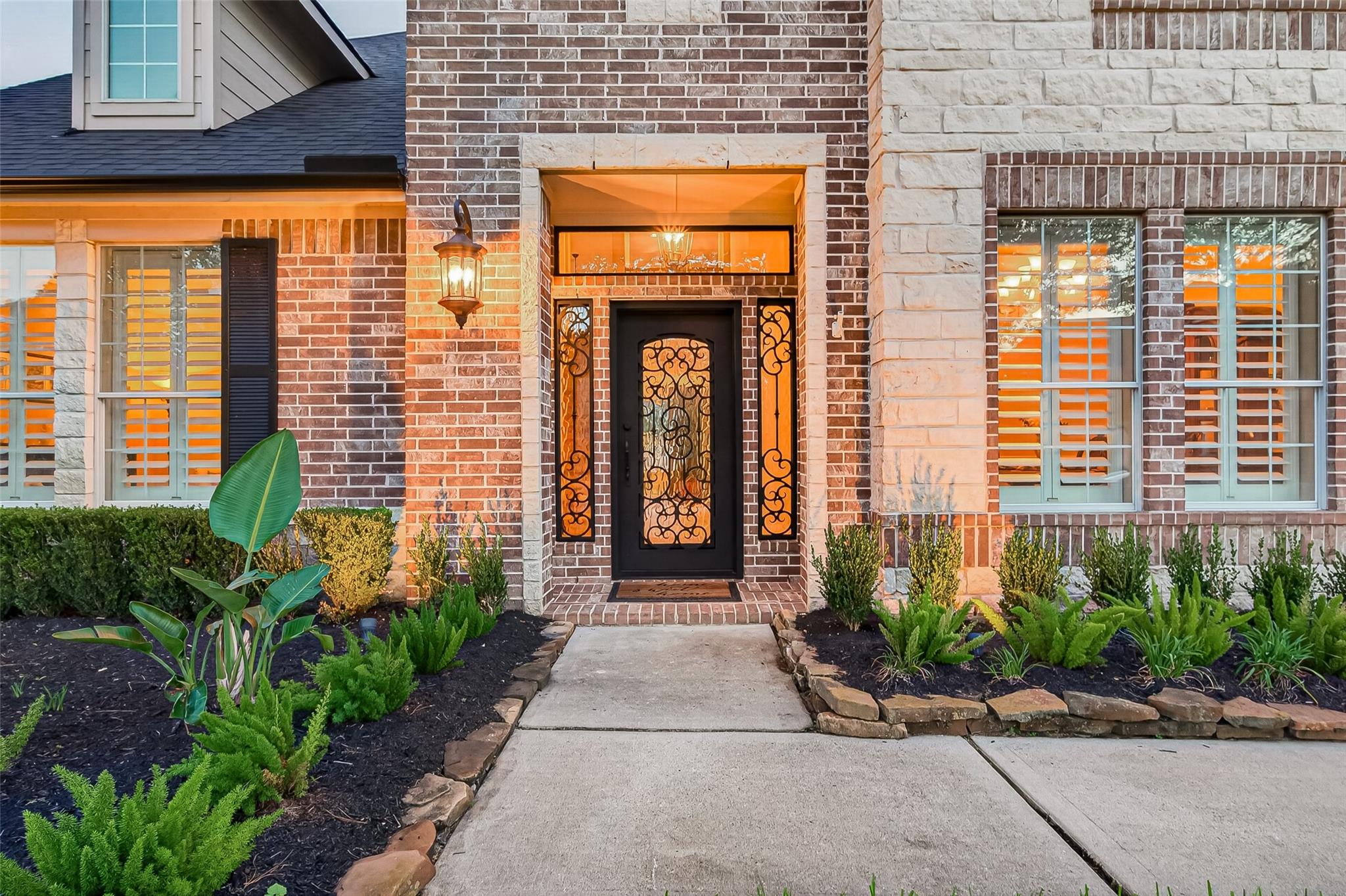 2401 Scarlatti Drive Property Photo 3